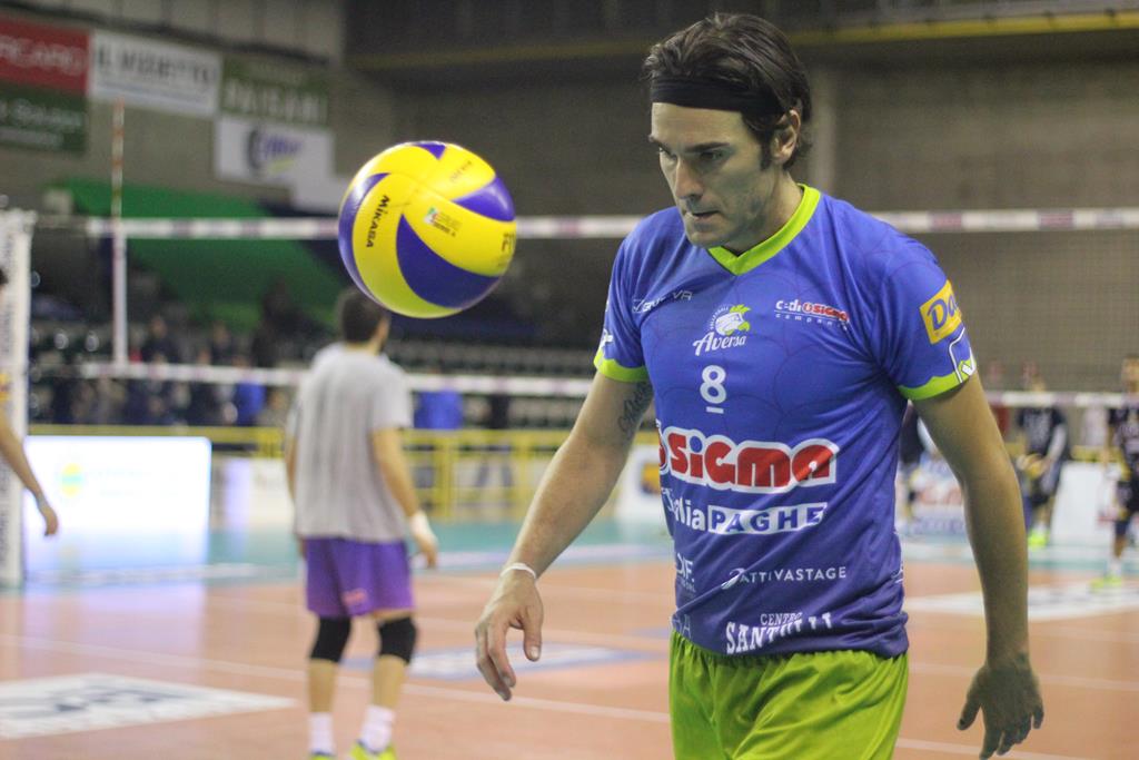 La Sigma Aversa fa tappa a Castellana Grotte, capitan Libraro: “Tre punti per ritornare a volare”