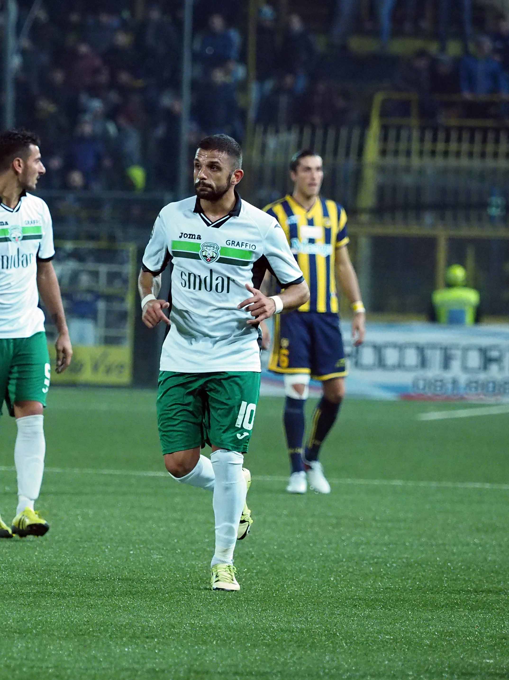 Doppio rinforzo a centrocampo per l’Aversa che prende un altro serie C. In due salutano i granata