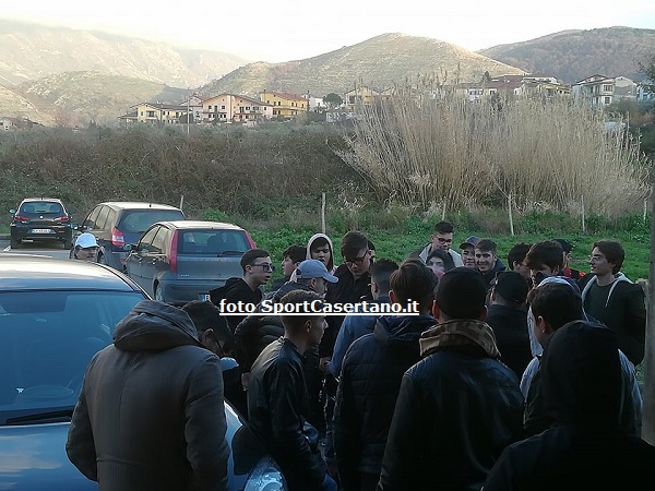 Amicizia tra tifosi Villa Literno e Virtus Goti (foto SportCasertano.it)