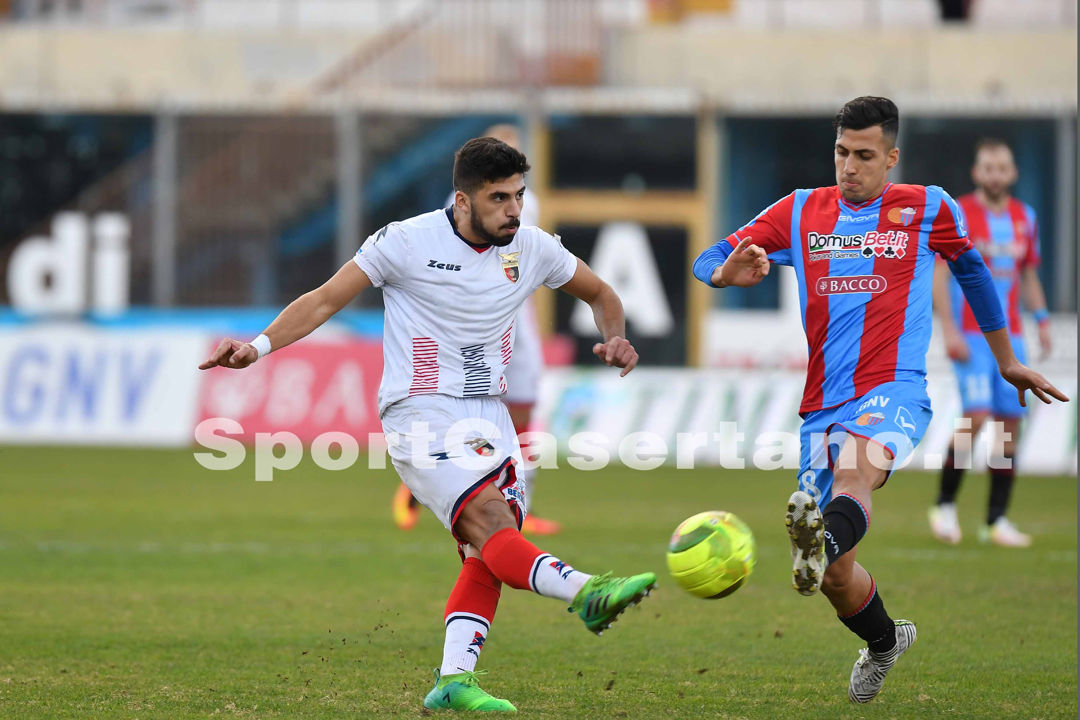 Via al calciomercato: la Casertana mette un esperto attaccante nel mirino ma rischia di perdere Carriero