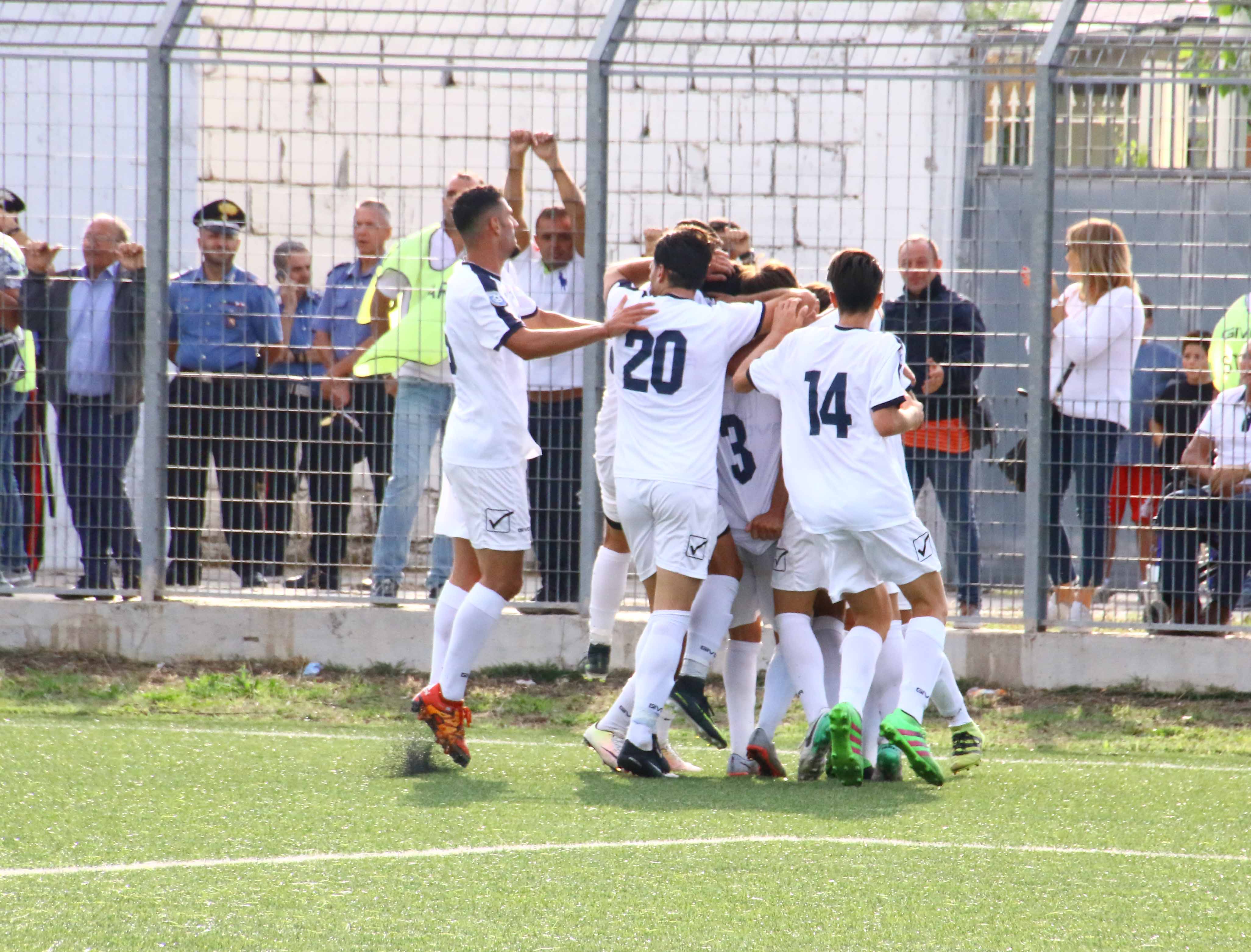 Exploit Aversa, violato il campo del Molfetta. Dedica speciale per un dirigente granata