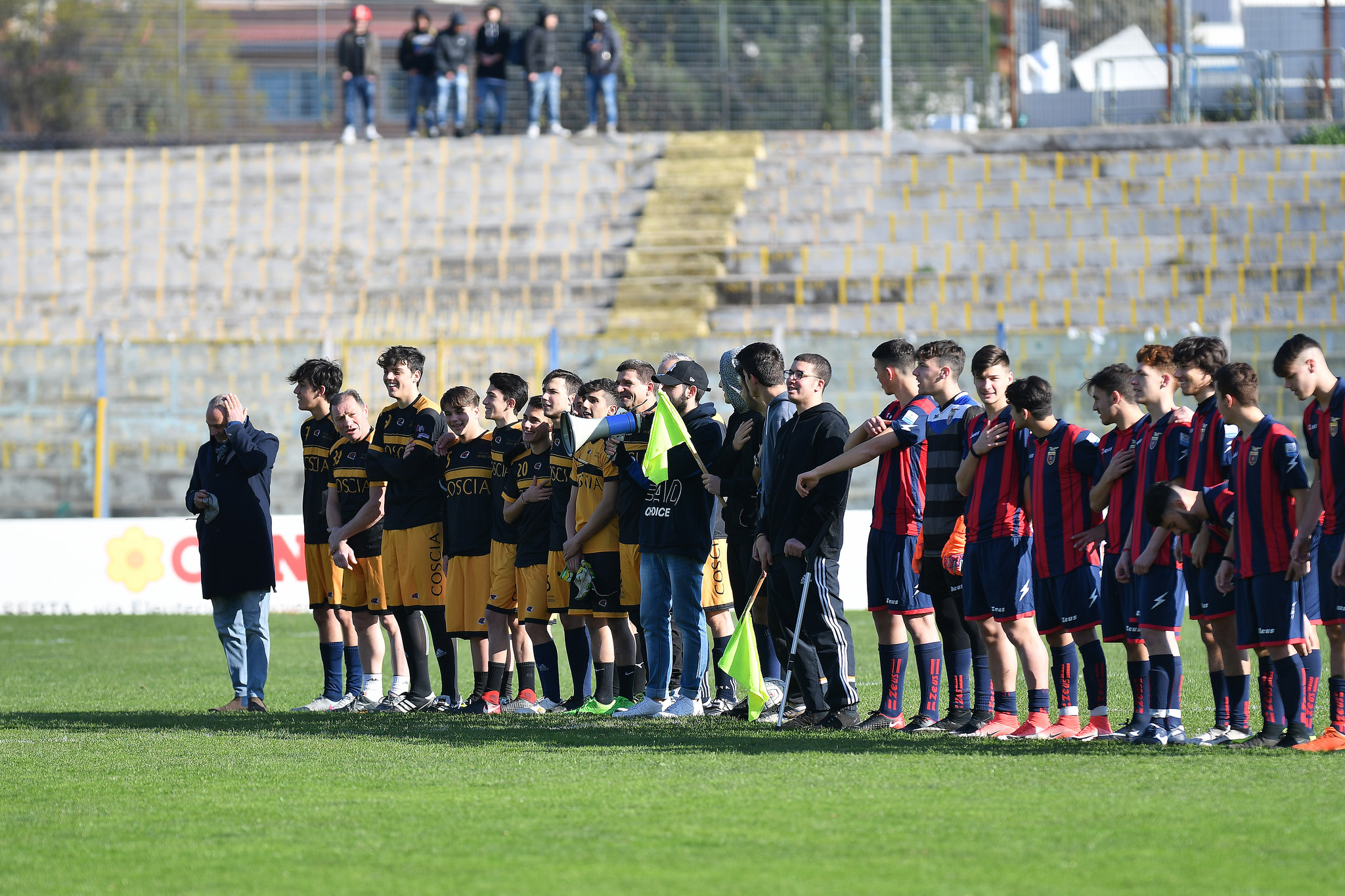 Grande entusiasmo per la ‘Partita del cuore’: vince la Berretti della Casertana ma applausi per tutti. Ecco la fotogallery