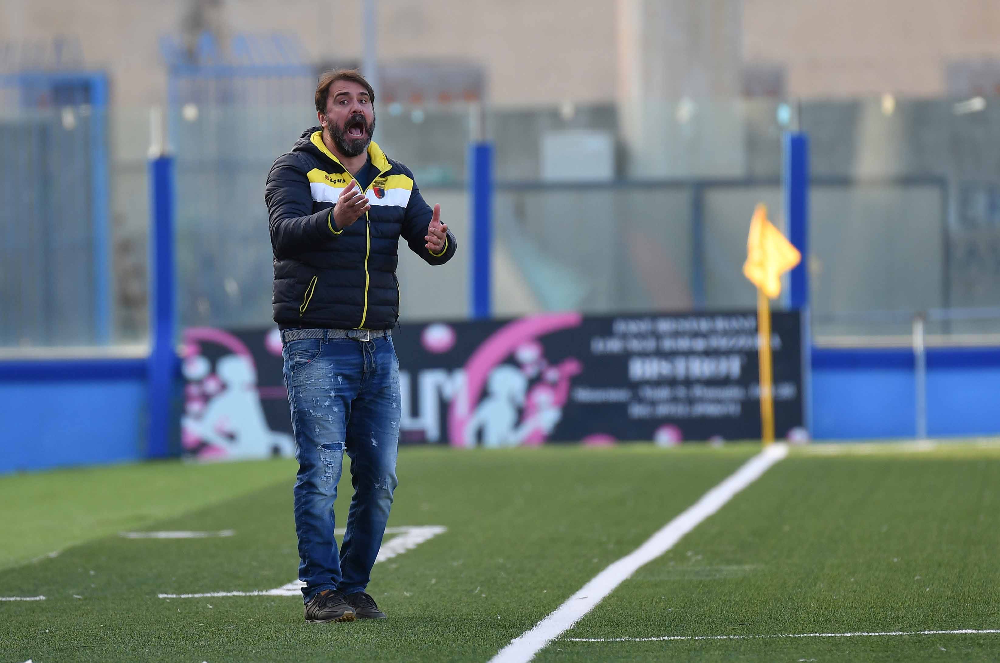 Mister D’Angelo e la Casertana inseguono i tre punti: “Loro con un attacco super ma non possiamo più aspettare. Vincere ad ogni costo”