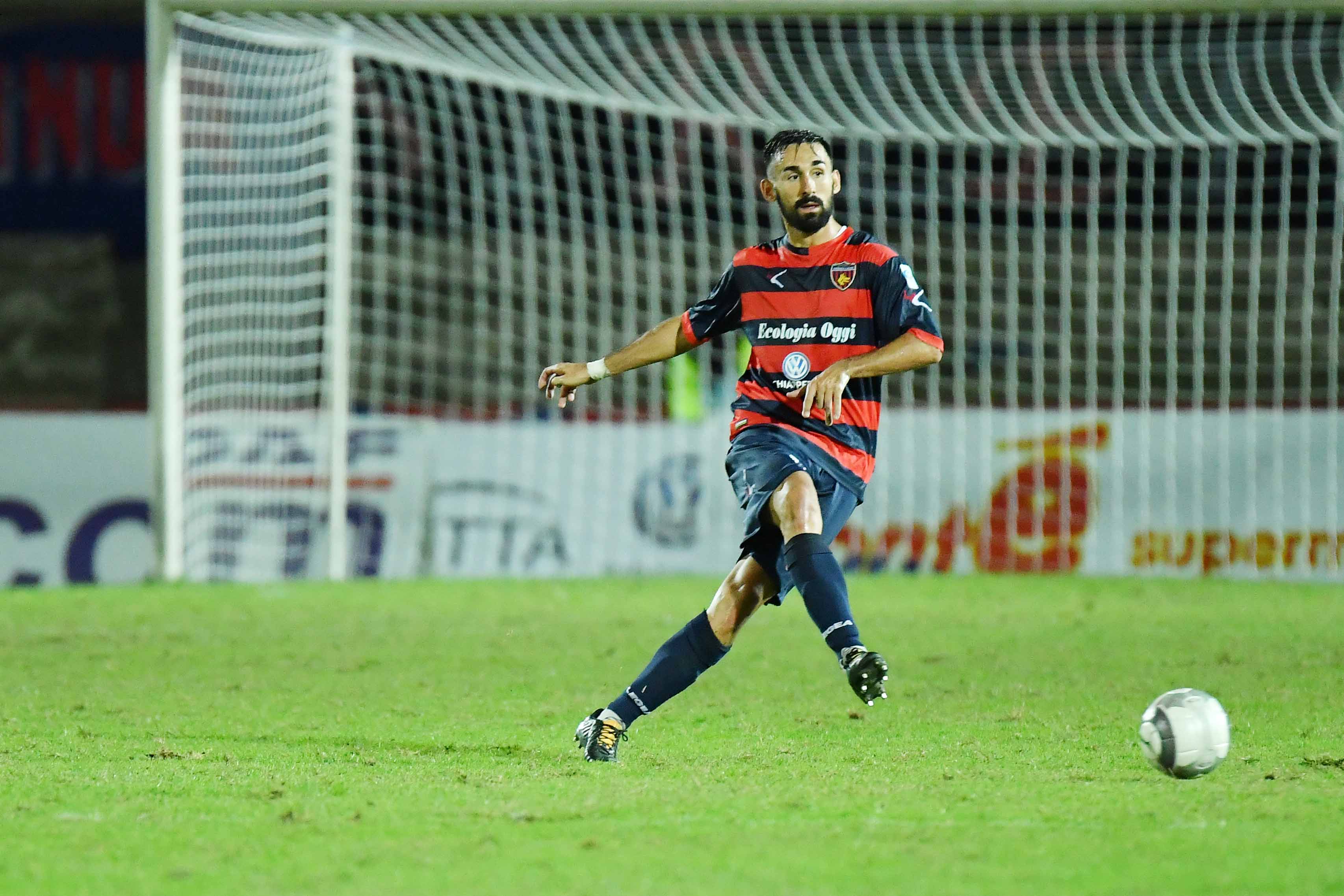La Casertana cerca punti salvezza a Brindisi, il doppio ex Riccardo Idda: “I rossoblù possono battere il Francavilla. Una rosa così forte merita altre posizioni”