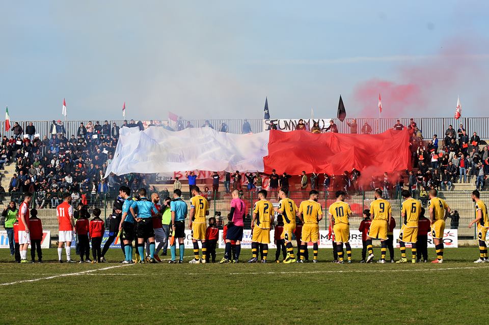 Il punto dopo la 19^ giornata del Girone A di Promozione: pubblico da categoria superiore nel derby giocato a Villa Literno, continua il magic moment della Viribus Somma