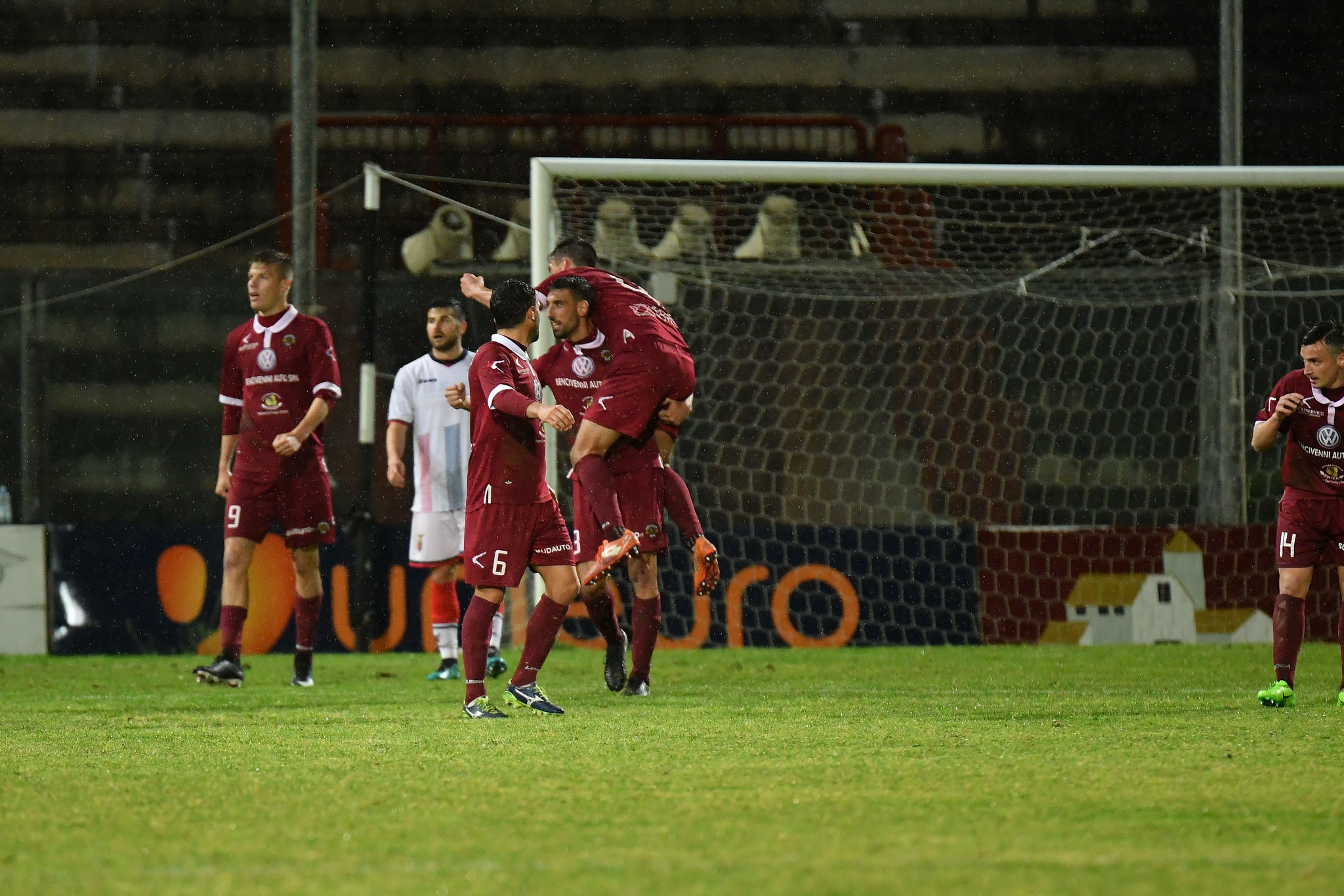 Notte stregata per la Casertana, la Reggina vince e si avvicina alla salvezza. La fotogallery
