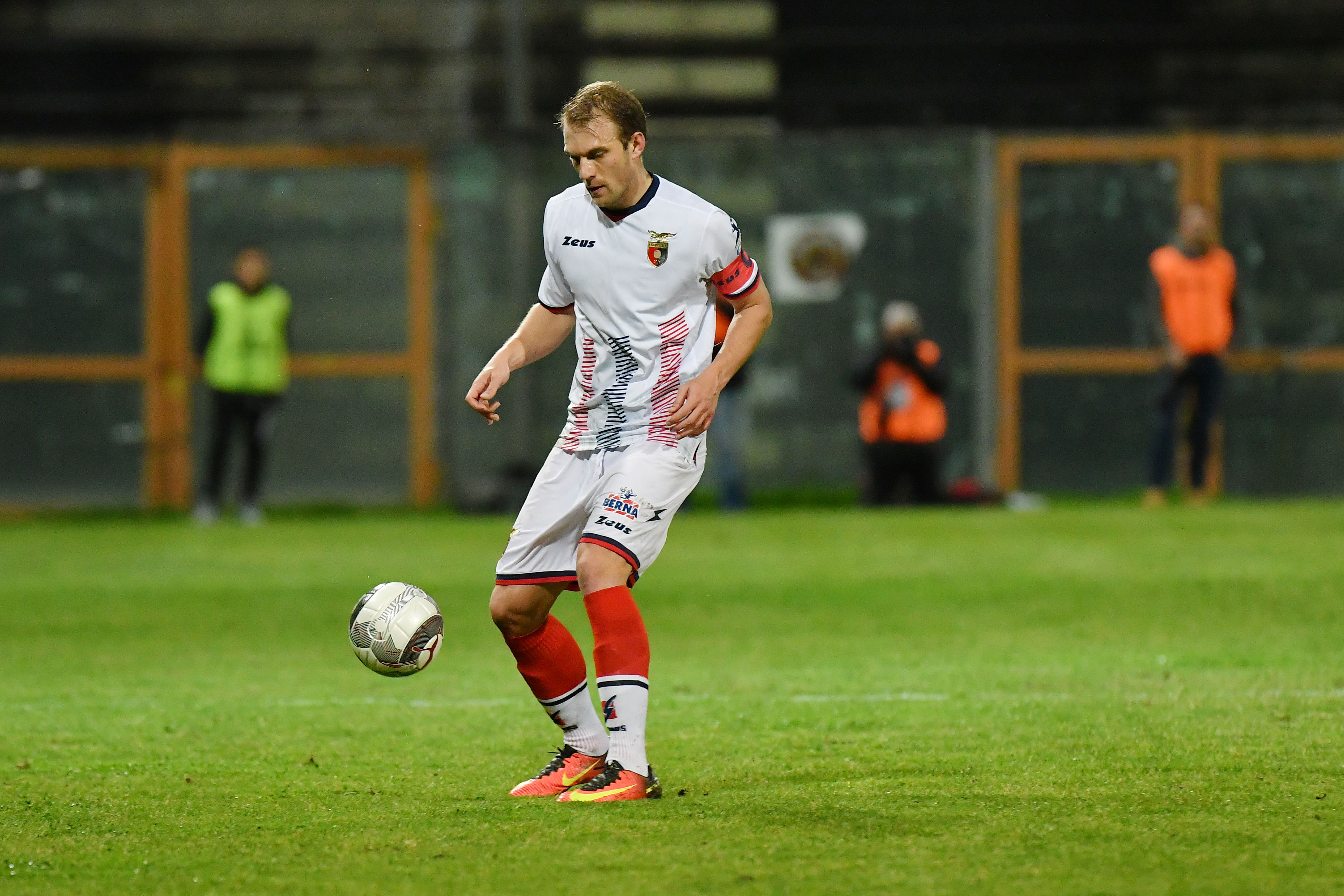 Casertana opaca e in vena di regali, D’Angelo: “Ai ragazzi non posso dire nulla. Irregolare il loro vantaggio”