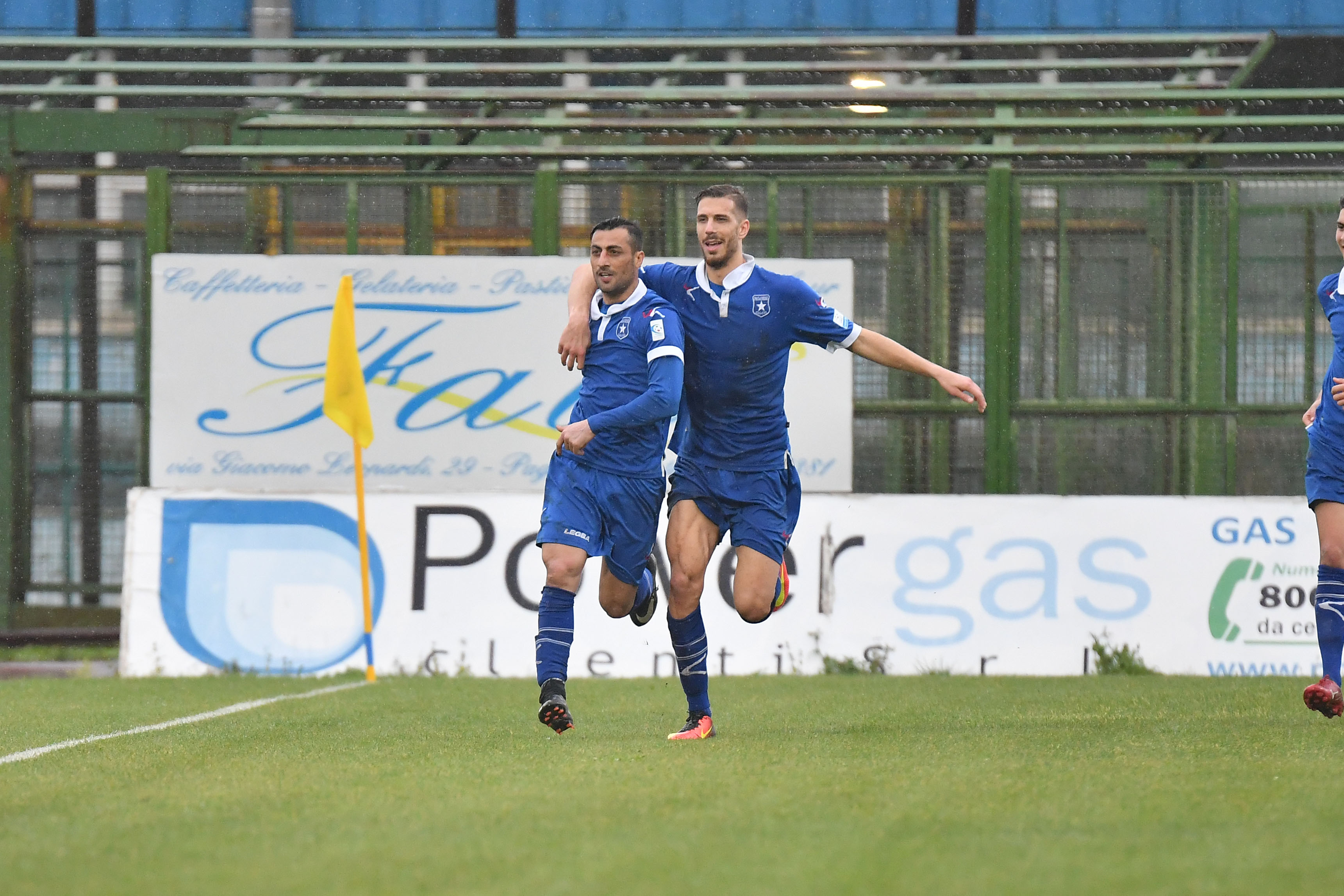 L'esultanza di Scarpa (Foto Giuseppe Scialla)