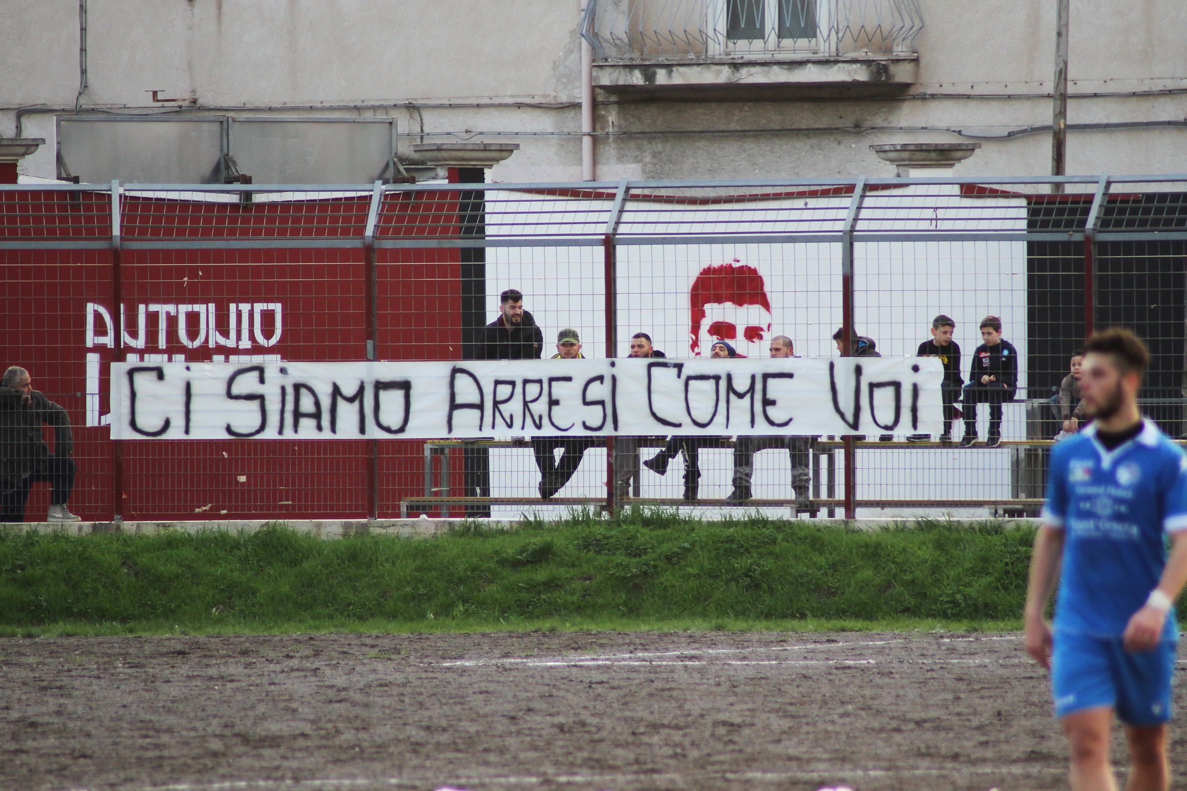 Gli Ultras Maddaloni chiariscono il loro punto di vista: “Sempre al fianco di mister Sannazzaro. Delusi dalla squadra, poteva fare di più”
