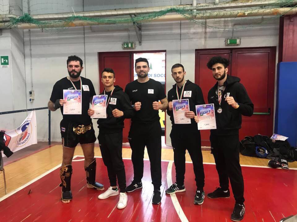 Grande soddisfazione per la Muay Thai Nak Su di Raffaele Vitale: ai Campionati Italiani arrivano quattro medaglie