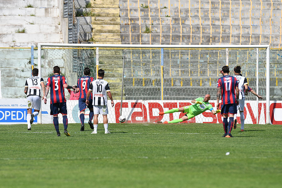 Addio ‘Rambo’, i tifosi della Casertana salutano il fratello ternano