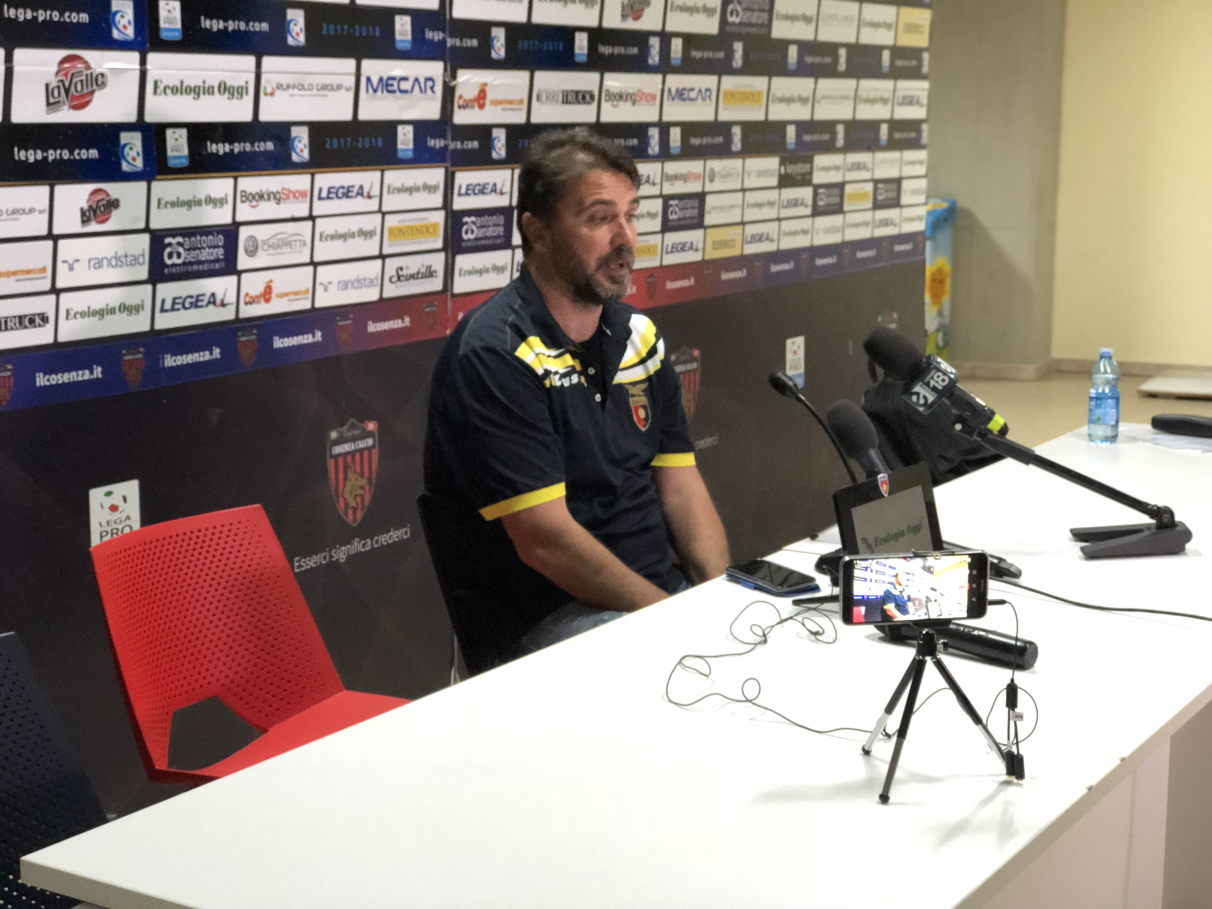 D’Angelo applaude i suoi: “Casertana sei stata grande, meritavamo molto di più”. I rimpianti di Rajcic: “Abbiamo dato tutto, dimostrata la nostra superiorità”