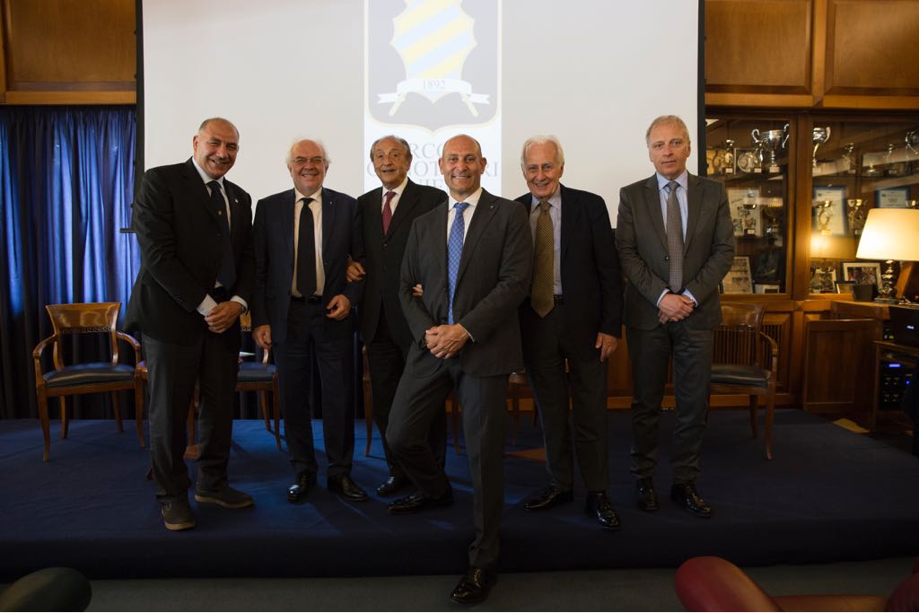 Tutto pronto per la Reggia Challenge Cup 2018: gli equipaggi di Oxford e Cambridge si sfideranno nella Fontana dei Delfini