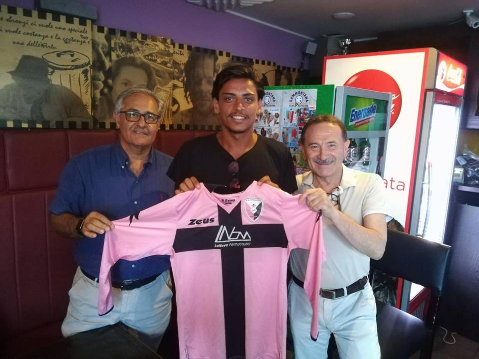 LE FOTO. Vitulazio, presentazione in pompa magna per Guglielmo e Veneziano: “Orgogliosi di vestire la maglia rosanero. Società piena di persone serie”