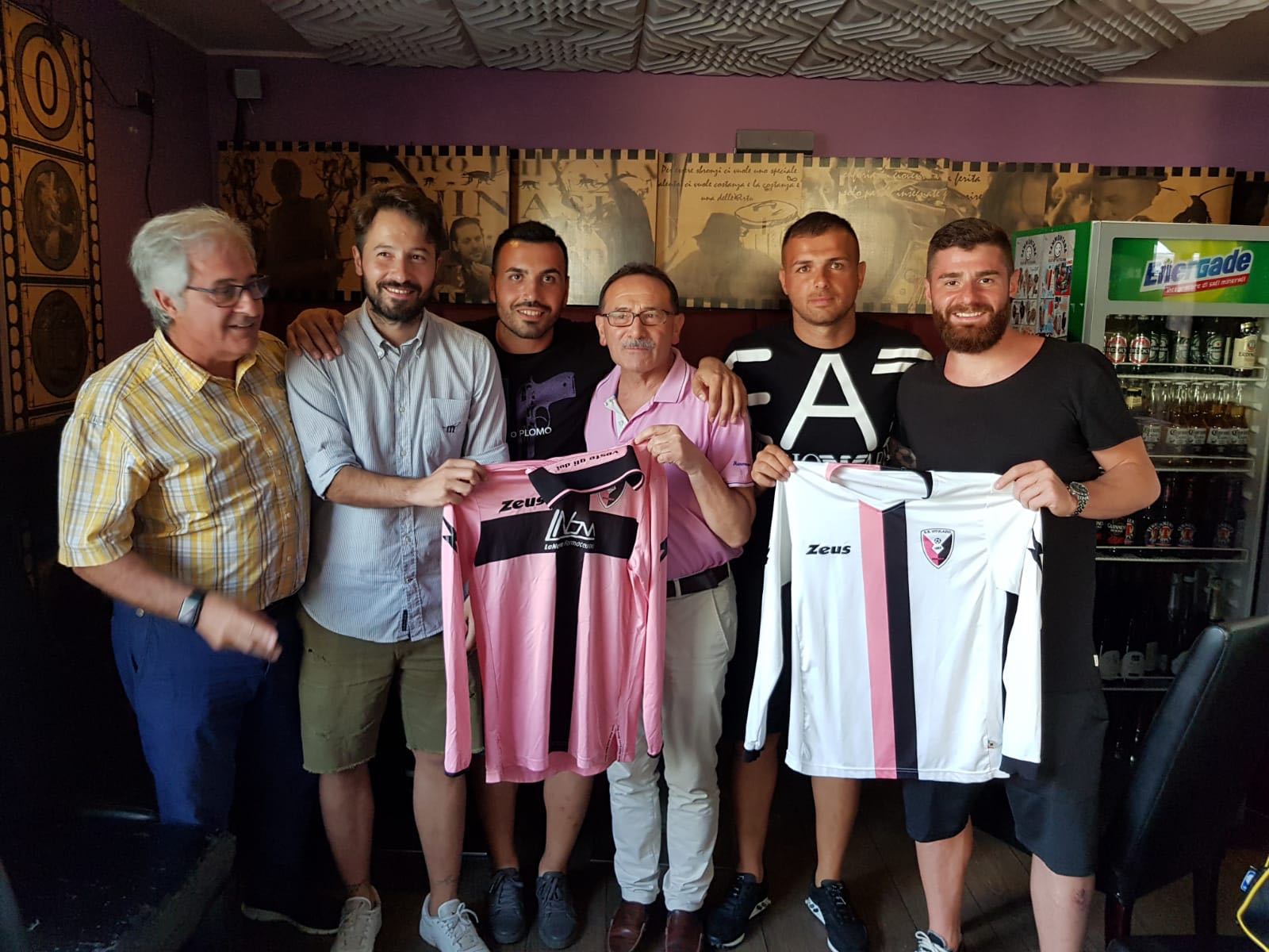 Partenza in grande stile per il Vitulazio. Che abbraccio con i tifosi per la presentazione dei nuovi acquisti. TUTTE LE FOTO.