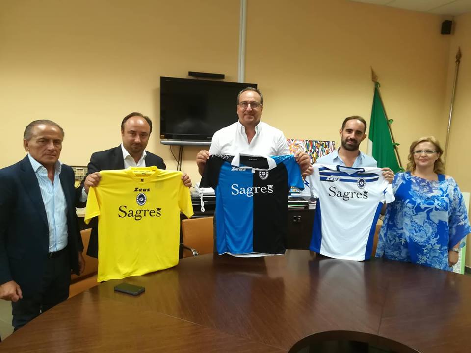 Inizia ufficialmente la nuova era del Gladiator. De Felice ed Aveta in coro: “Connubio vincente per il bene di un sodalizio storico. Ecco le nuove divise ufficiali”