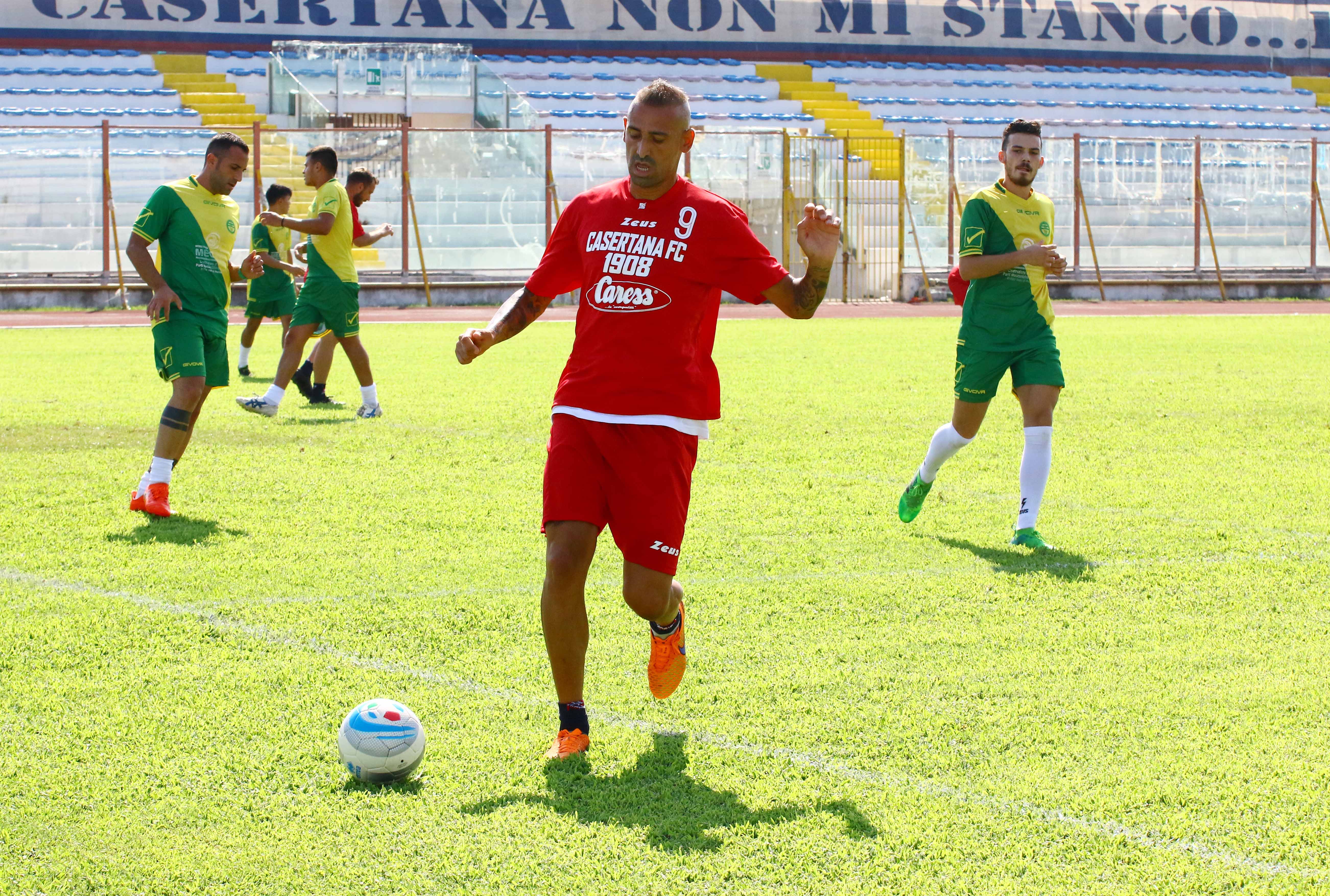 La Casertana si diverte in amichevole, Chiacchio scatenato. Fontana guarda avanti: “Questa lunga attesa servirà per inserire i nuovi”