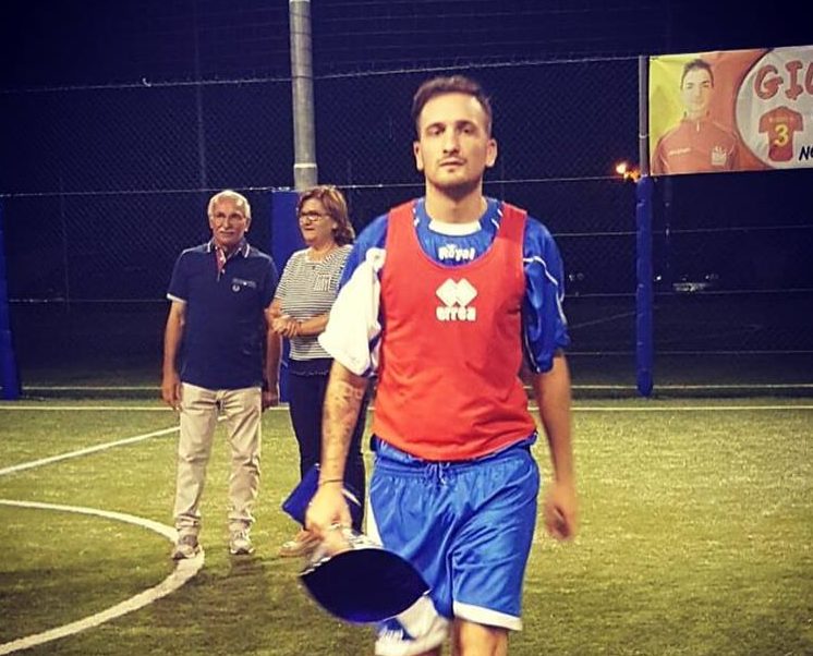 MORTE ASSURDA. Un appassionato di calcio a 5, ex Real S. Erasmo e Futsal Gladiator muore folgorato