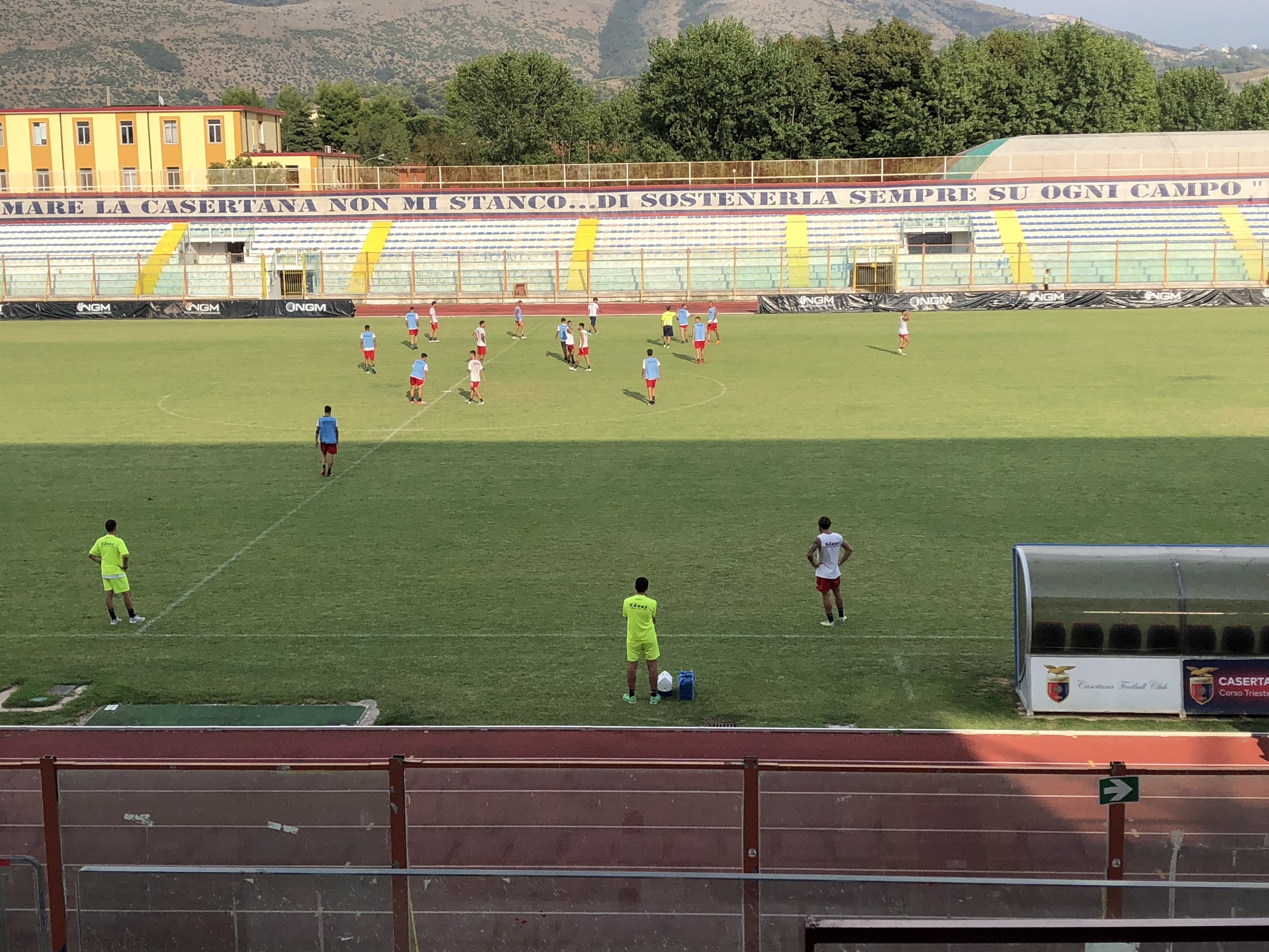 I rossoblù durante l'allenamento