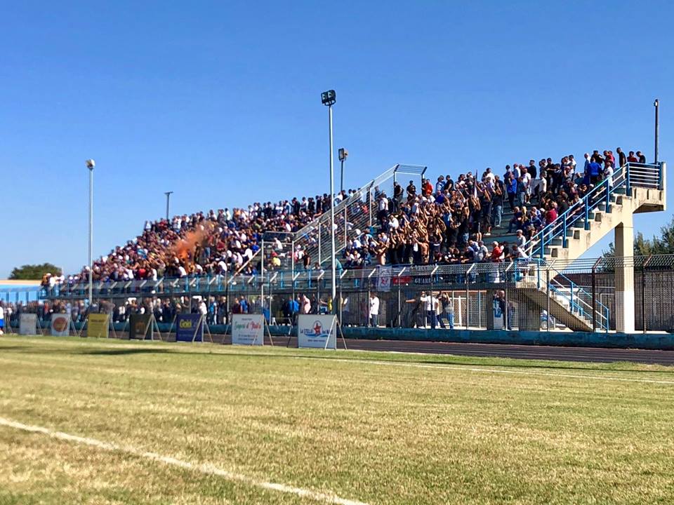 Lo stadio Angelo Scalzone gremito per la Giornata dell'Orgoglio Casalese