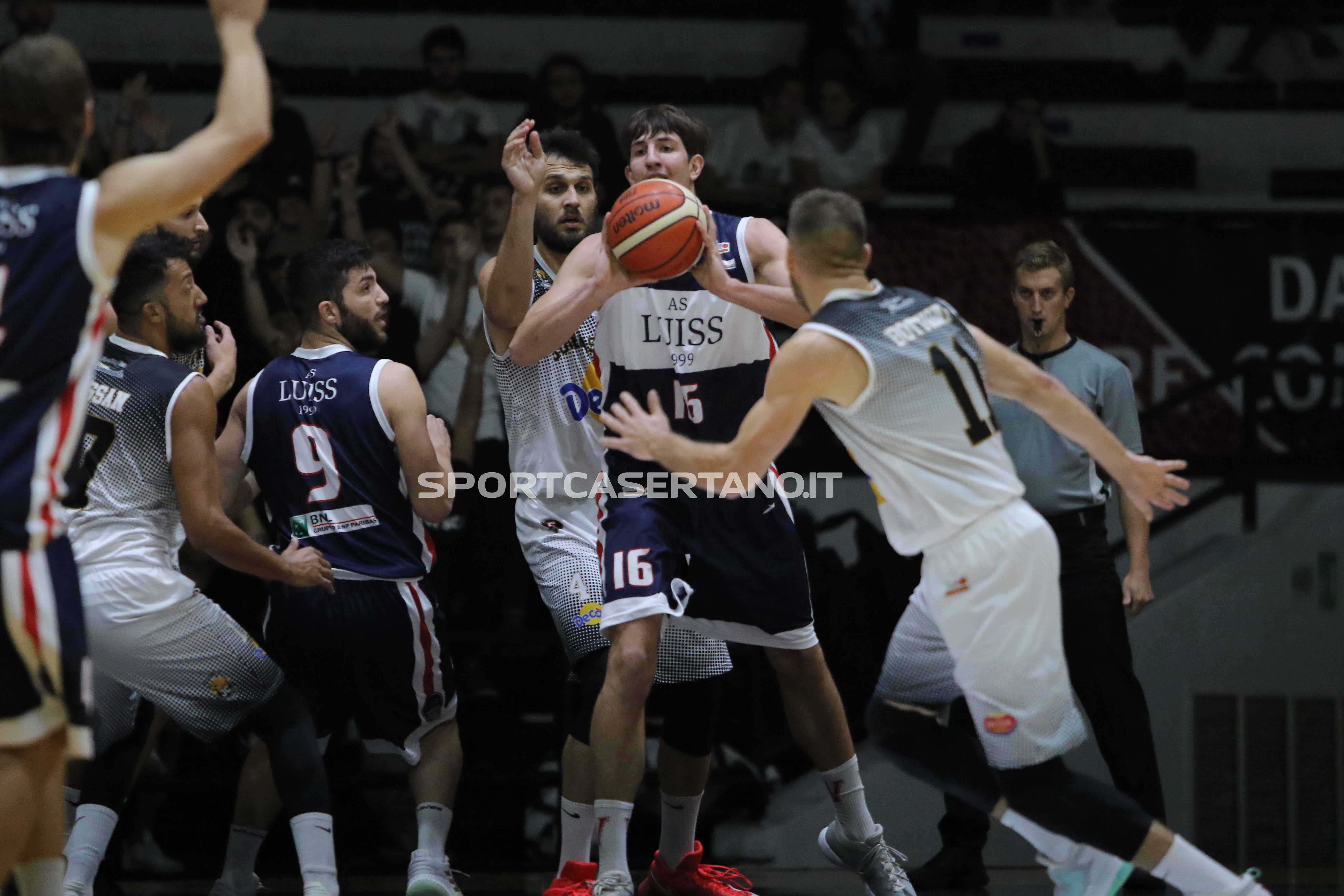 La Luiss Roma va a lezione dalla Decò Caserta: Hassan travolgente e i bianconeri festeggiano al Palamaggiò