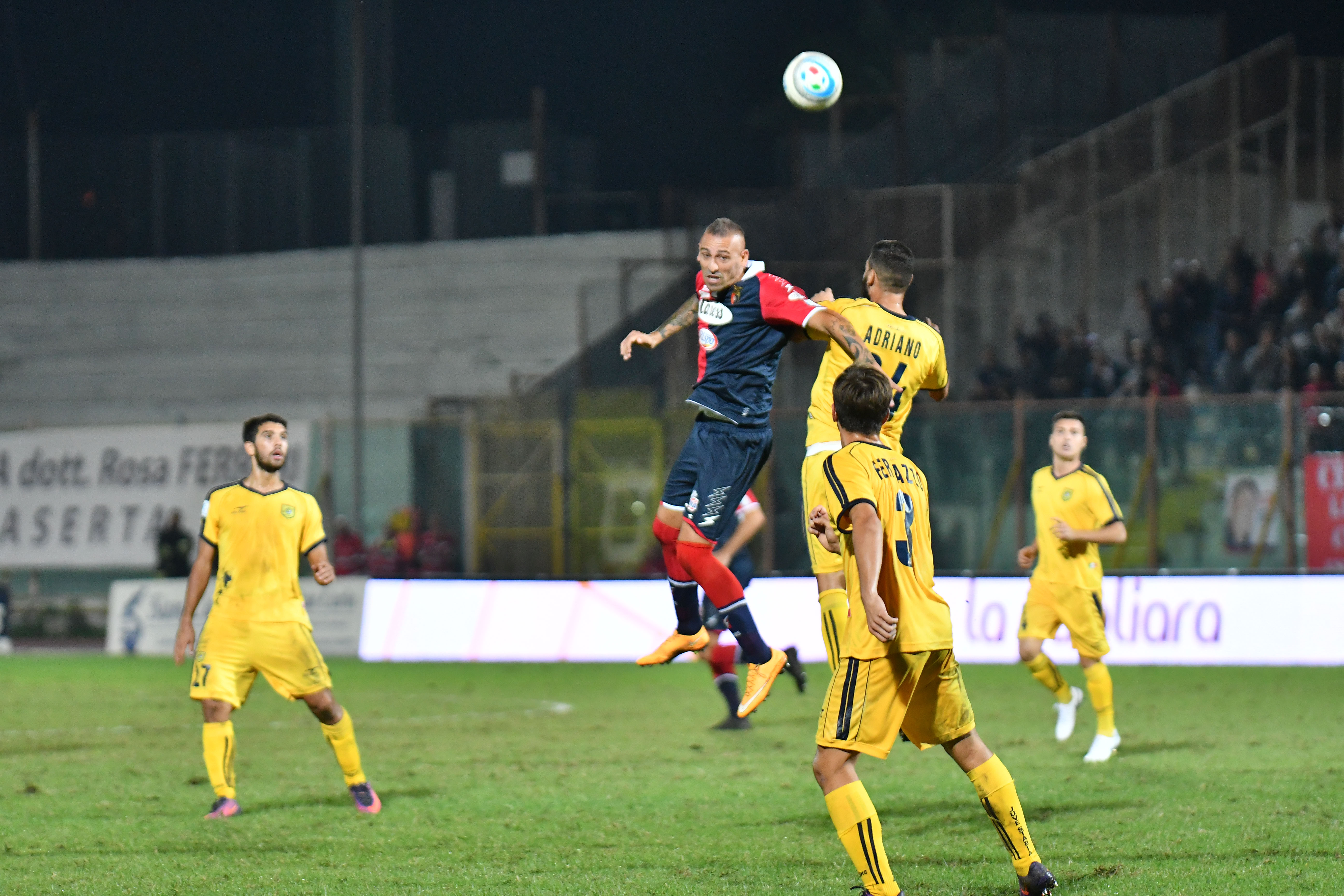 Supplementari fatali alla Casertana che dice subito addio alla Coppa Italia. La fotogallery del derby con la Juve Stabia