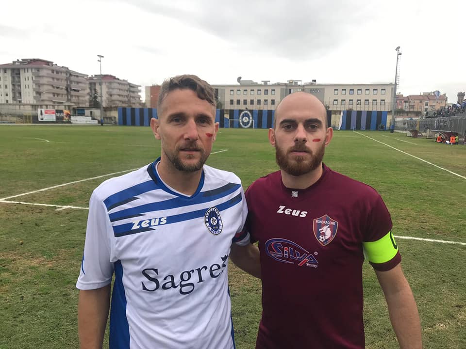 LE FOTO. Le squadre campane danno un calcio alla violenza sulle donne