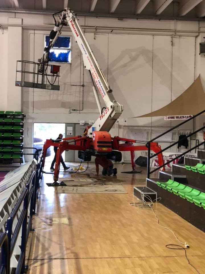 SCANDALOSO – Il Palavignola si sta allagando, le foto dello scempio