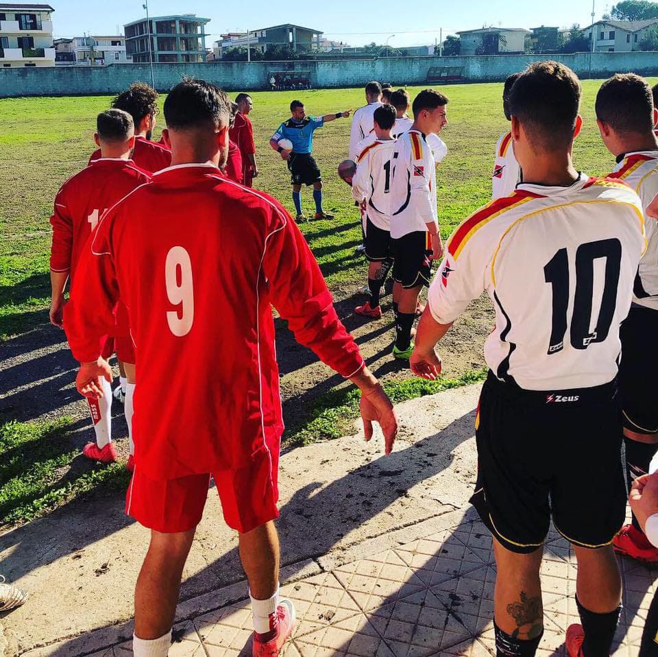 Real Parete e Cervino all'ingresso in campo
