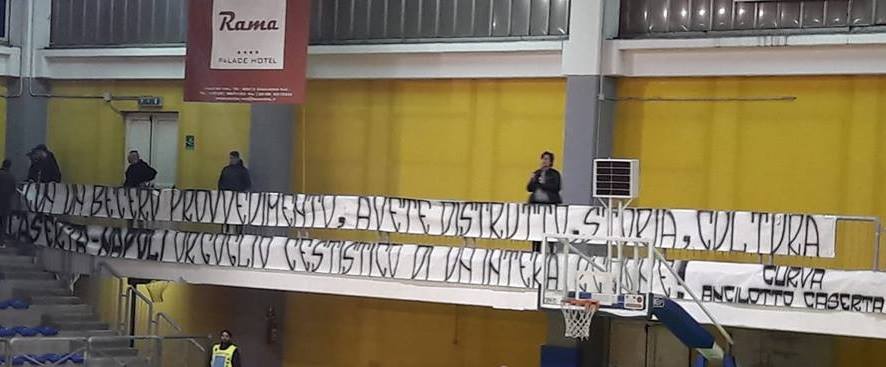 Quando i tifosi danno spettacolo a… 370°. Osservazioni sul derby di Casalnuovo