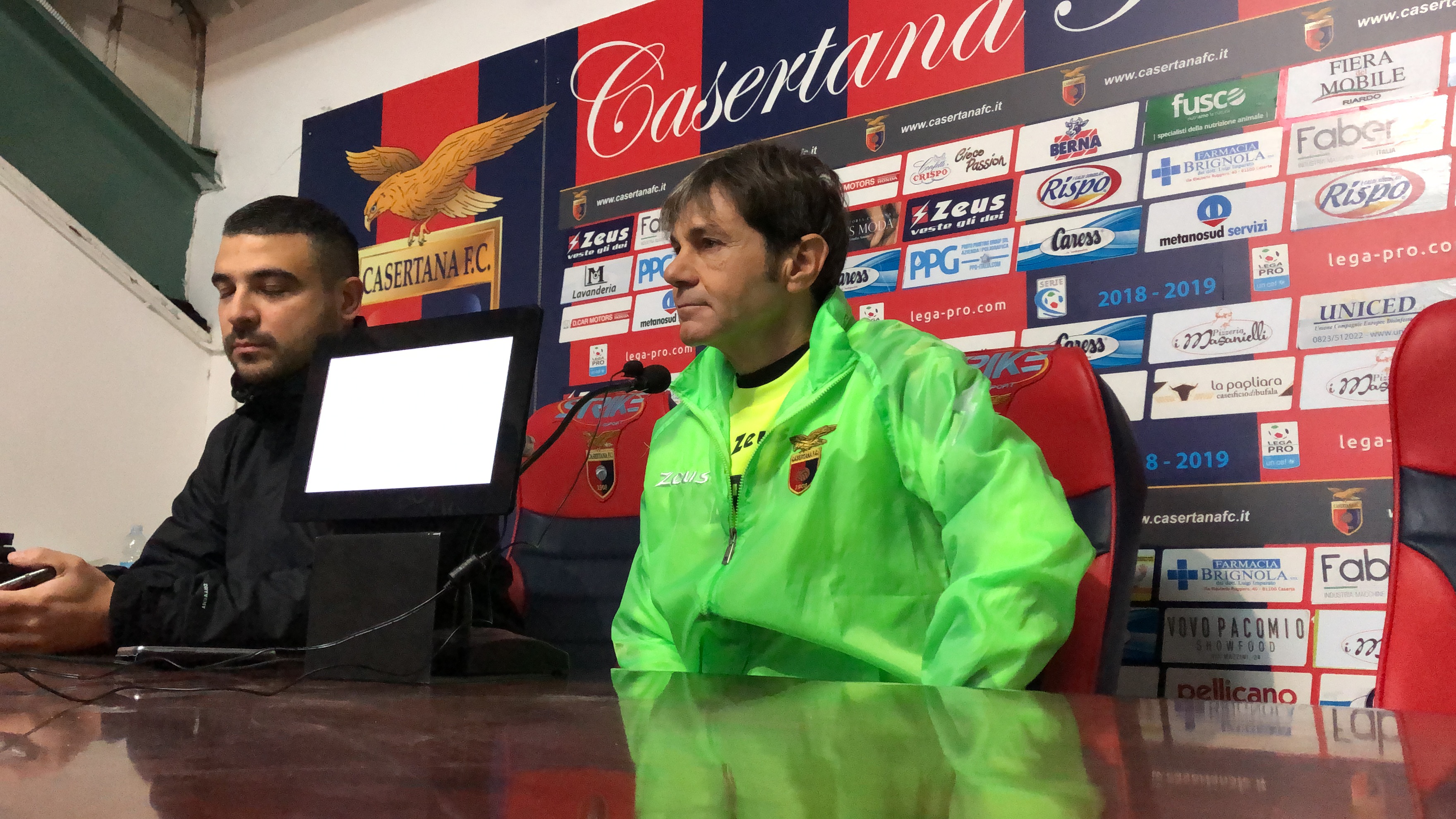 Casertana pronta per Cava, mister Di Costanzo: “Chi andrà in campo darà l’anima. Derby importante anche sotto l’aspetto mentale”