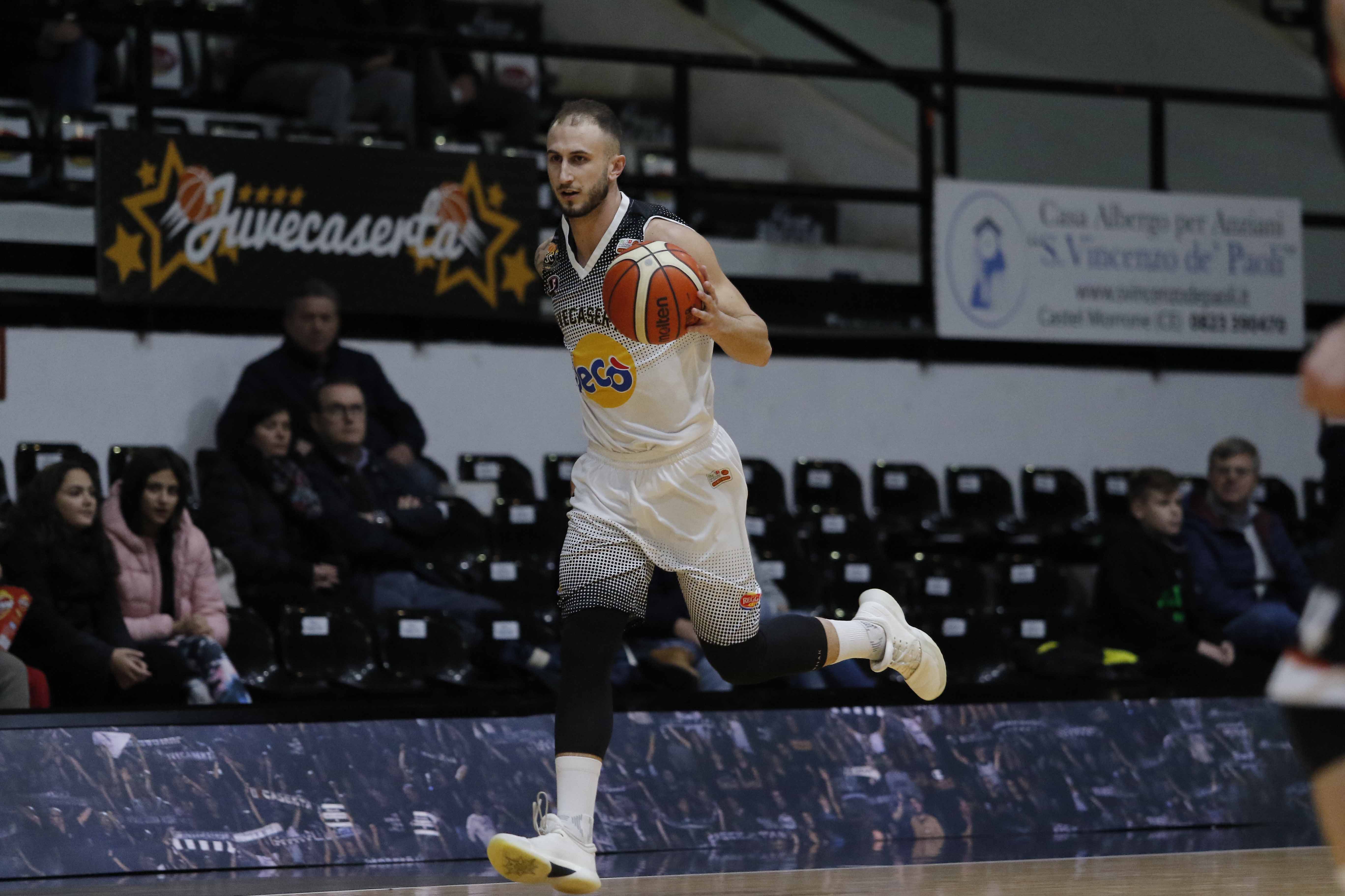 La Decò Caserta espugna anche Catania, Natale in vetta per i bianconeri