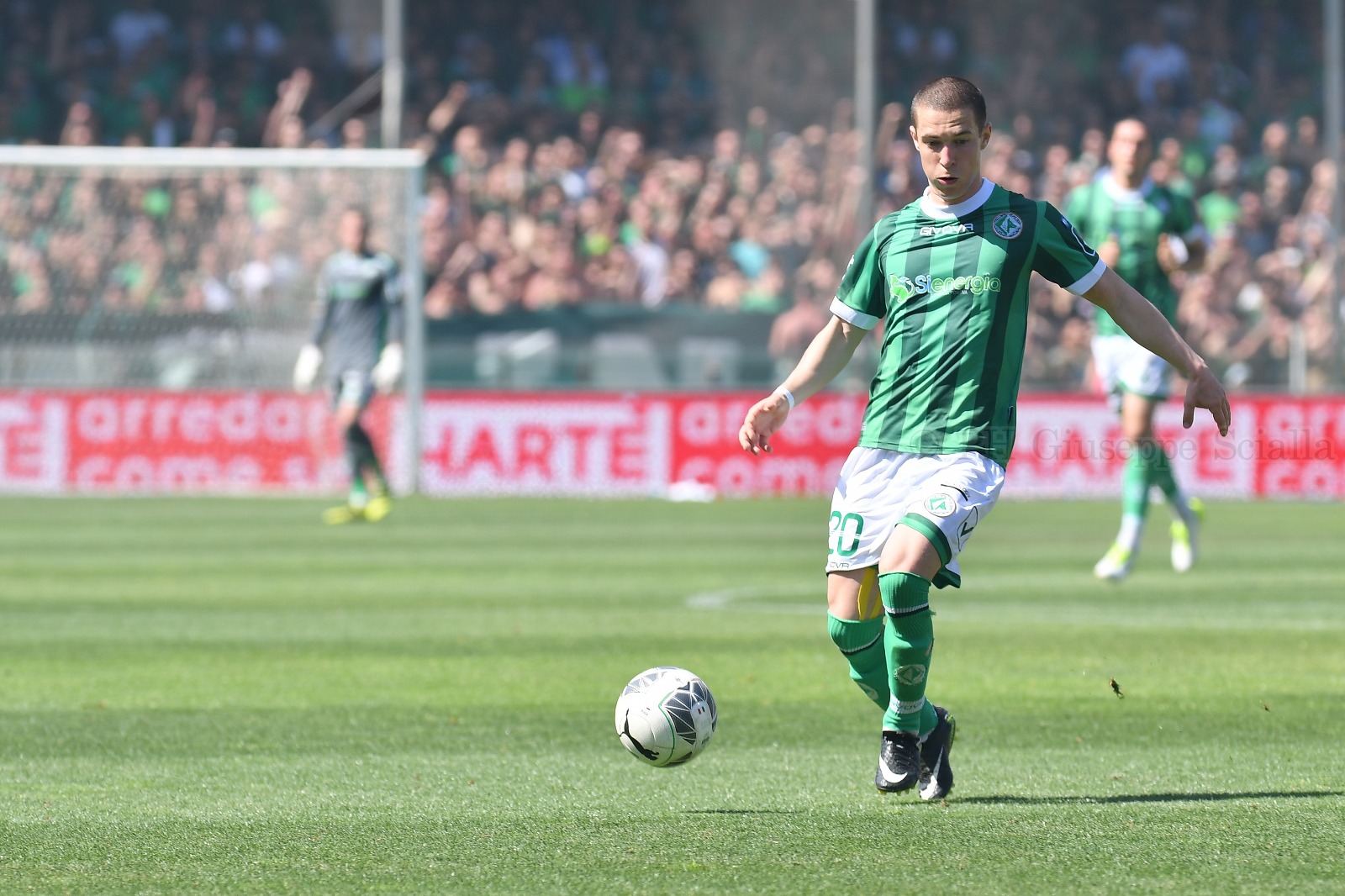 Casertana il mercato entra nel vivo: testa a testa con la Reggina per un esperto mediano. Oggi giorno decisivo anche per la conferma di un top player