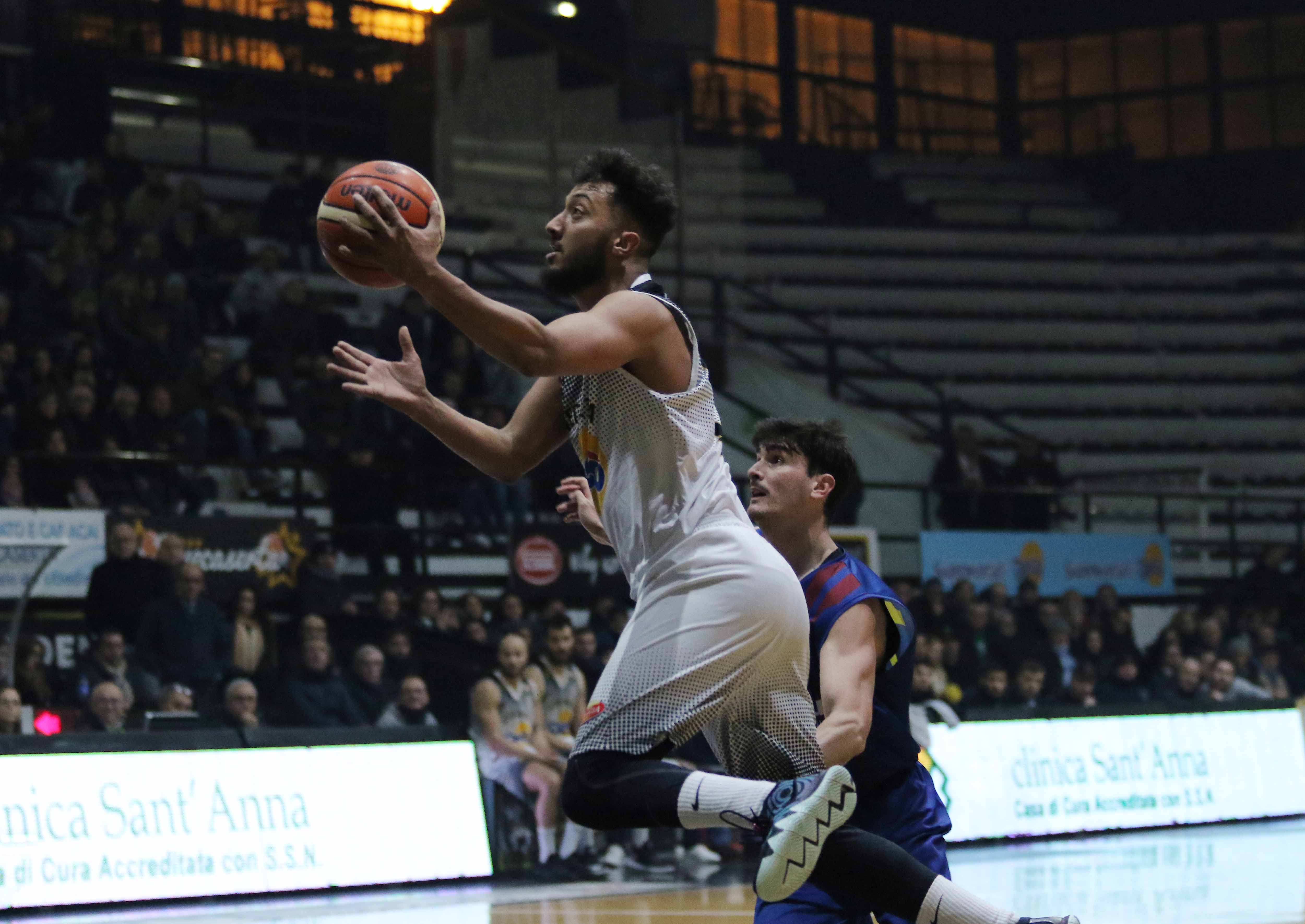 Una Decò Caserta presuntuosa e senza idee si butta via regalando la vittoria a Reggio Calabria