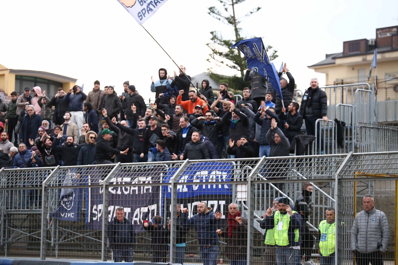 SALE L’ATTESA PER GIUGLIANO-GLADIATOR. Sammaritani in massa a Mugnano