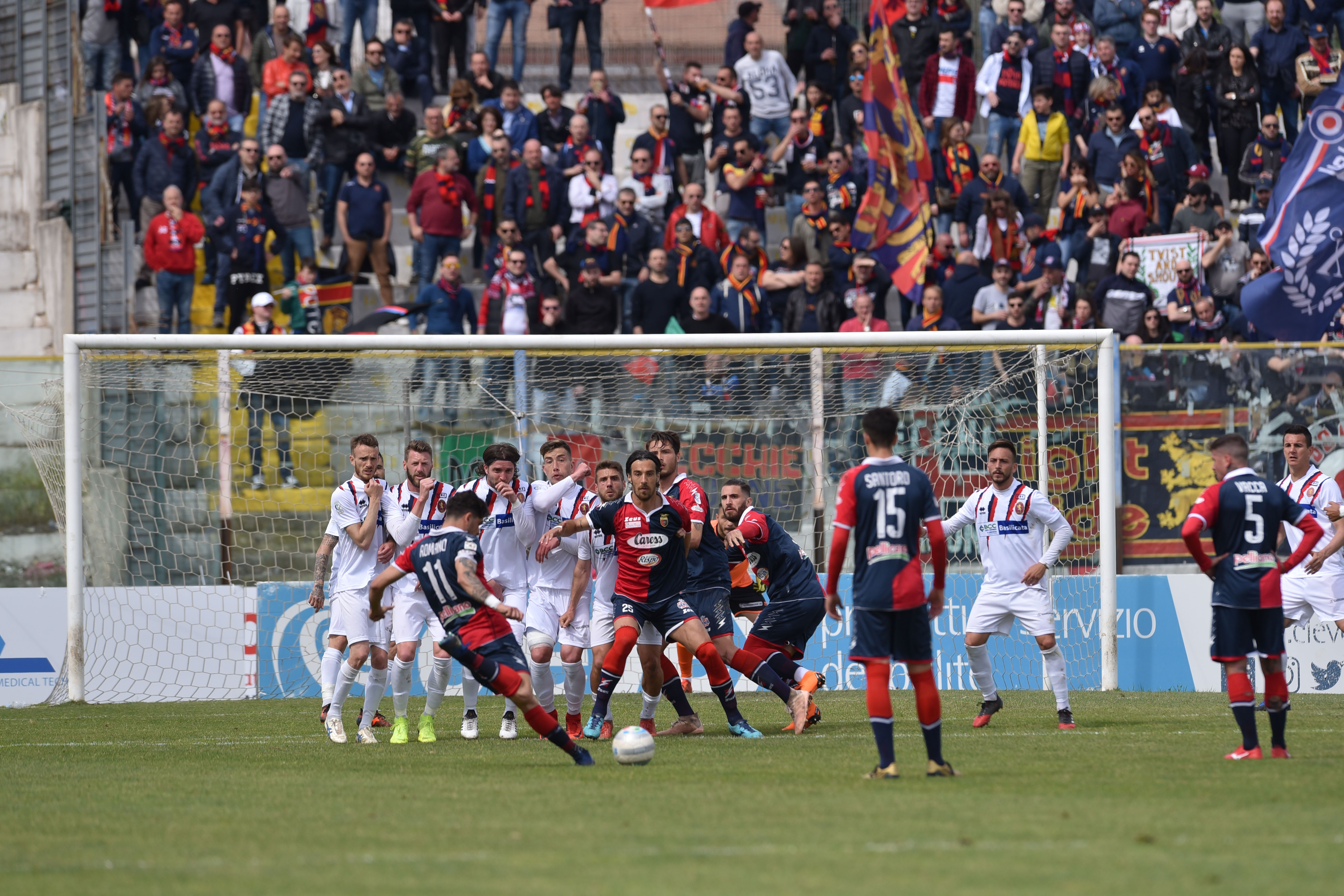 UN PARI DELUDENTE – La Casertana fallisce il match point, playoff a rischio ma falchetti matematicamente fuori dalle prime sette!