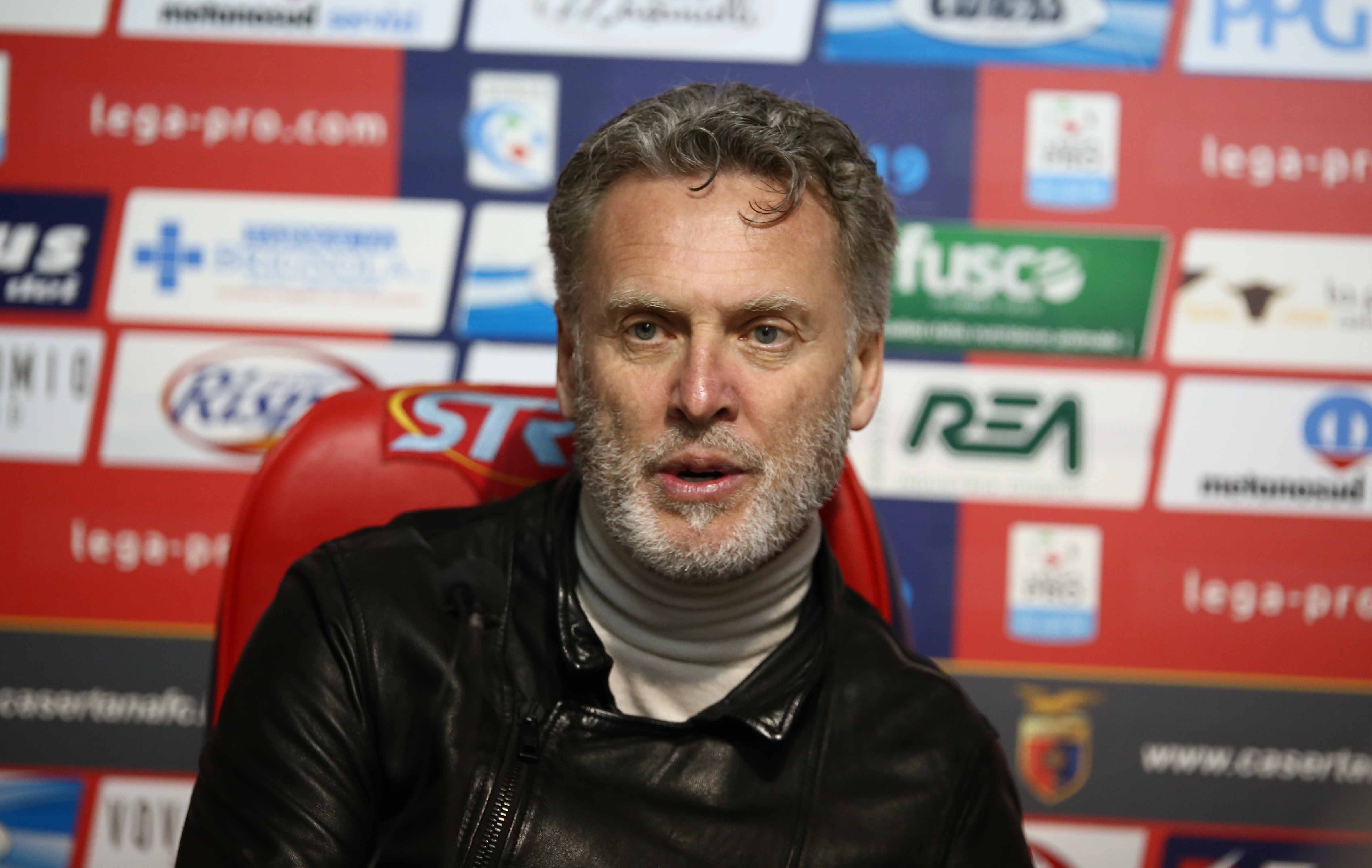 Casertana ancora in emergenza, Pochesci: “Difficile risalire con una rosa incompleta. Monopoli fondamentale per il 5° posto ma rischiamo anche di stare fuori…”