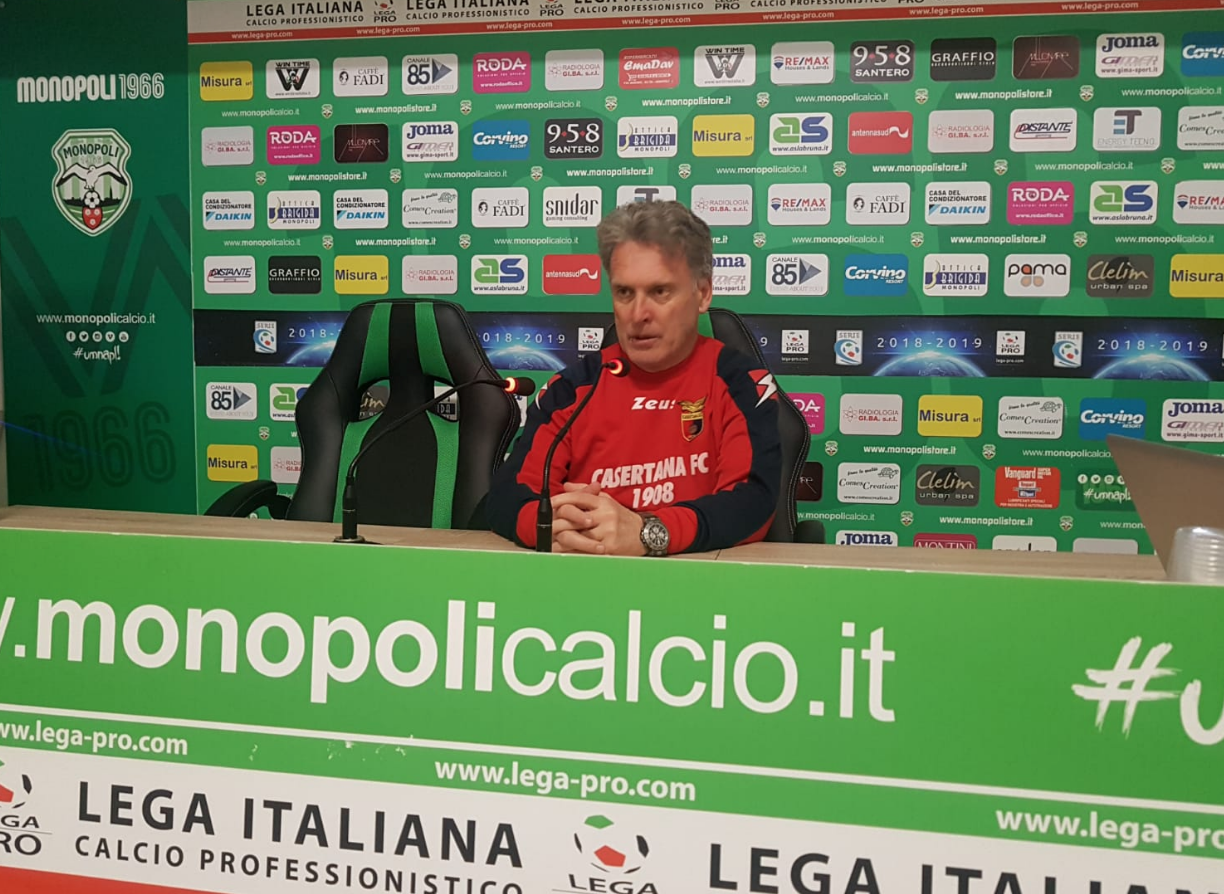 La Casertana torna da Monopoli con i tre punti, Pochesci: “Bilanciato il ko col Rende, oggi non meritavamo di vincere ma i ragazzi sono stati encomiabili”