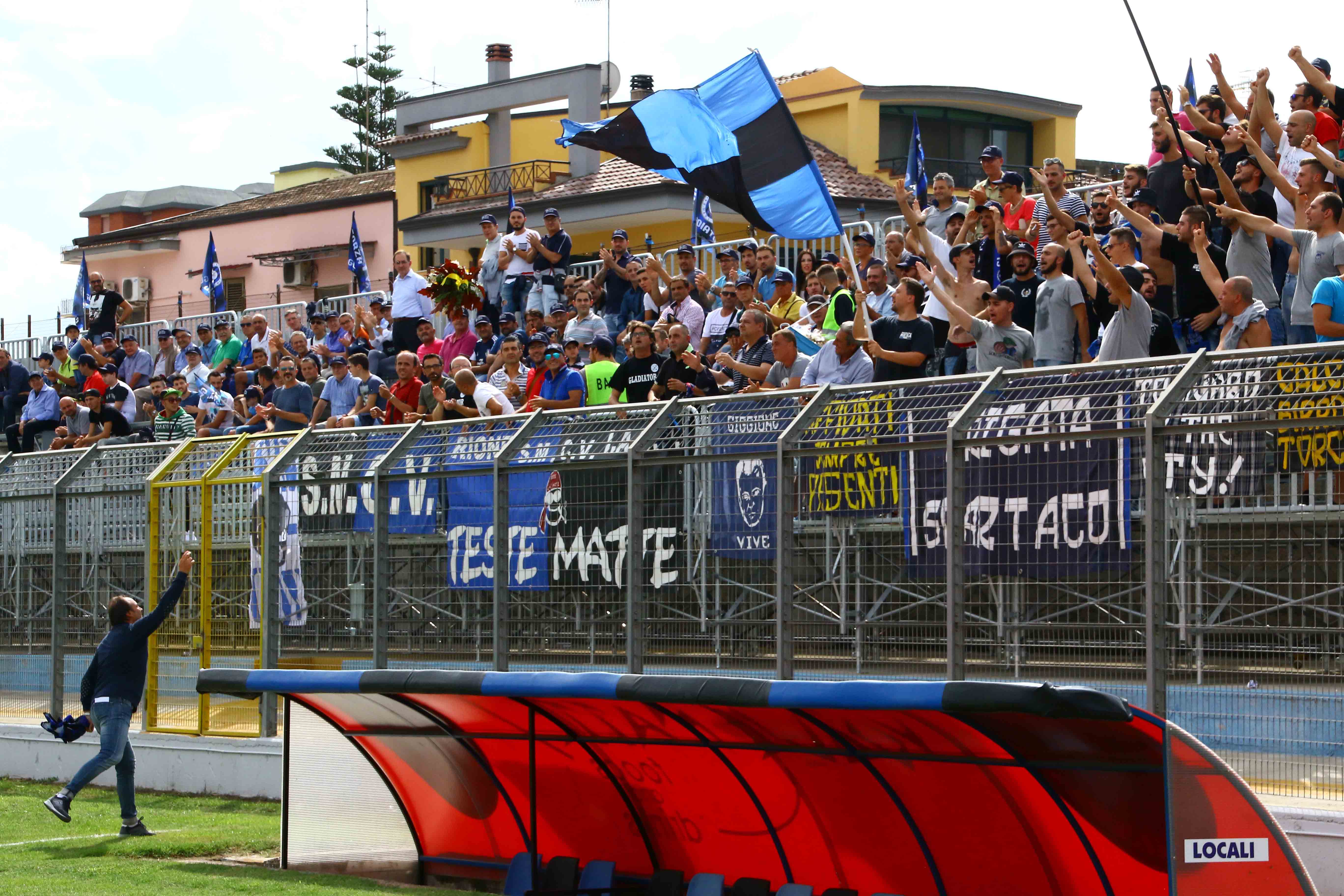 IL GLADIATOR CHIAMA A RACCOLTA I TIFOSI. Ingresso gratuito al “Piccirillo” contro la Virtus Ottaviano