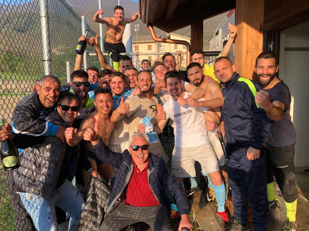 Fantastico New Cales la Prima Categoria e’ tua! La matematica premia i biancazzurri che festeggiano la tanto attesa promozione