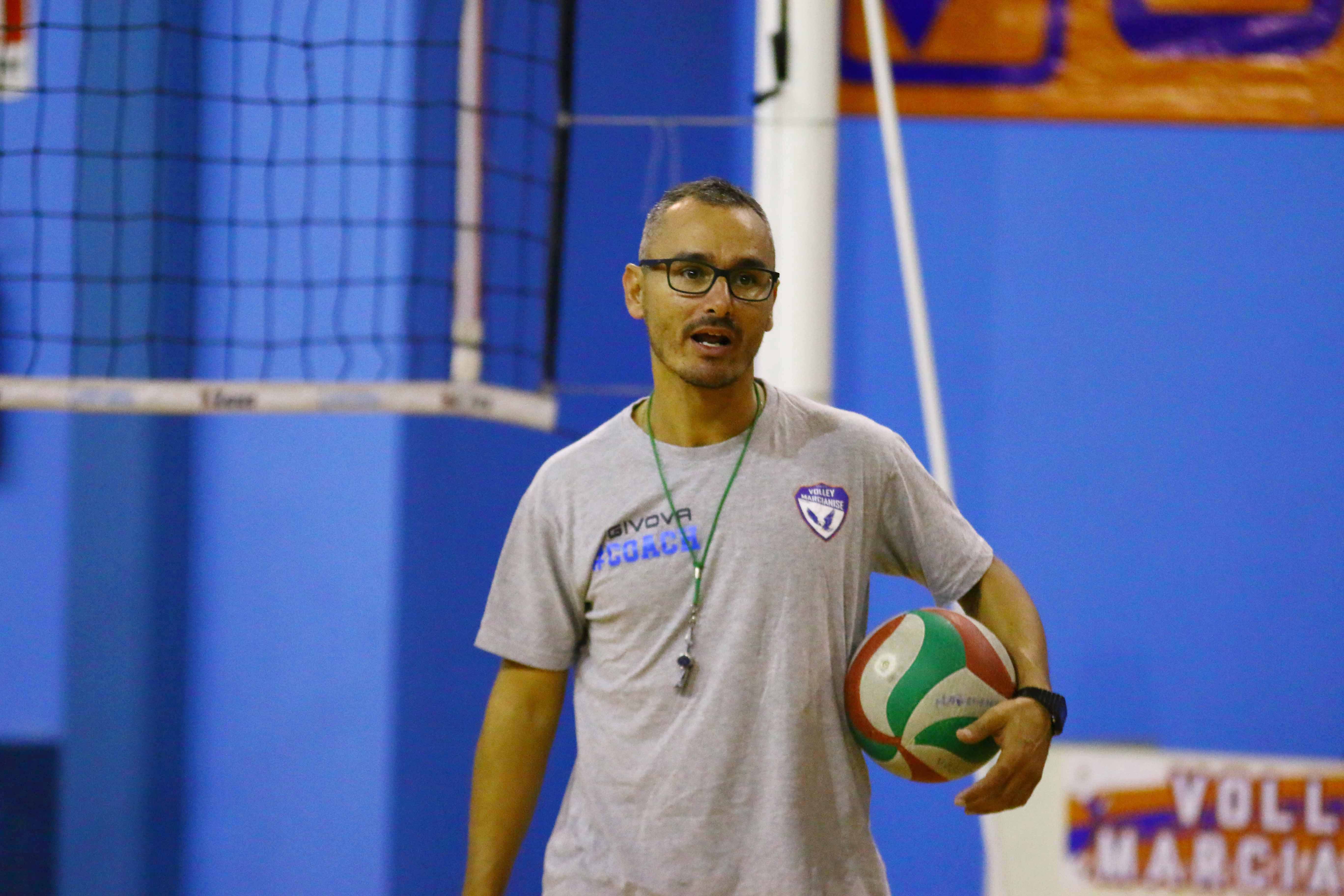 Il Volley Marcianise saluta coach Calabrese: “Quattro anni meravigliosi ma è solo un arrivederci”