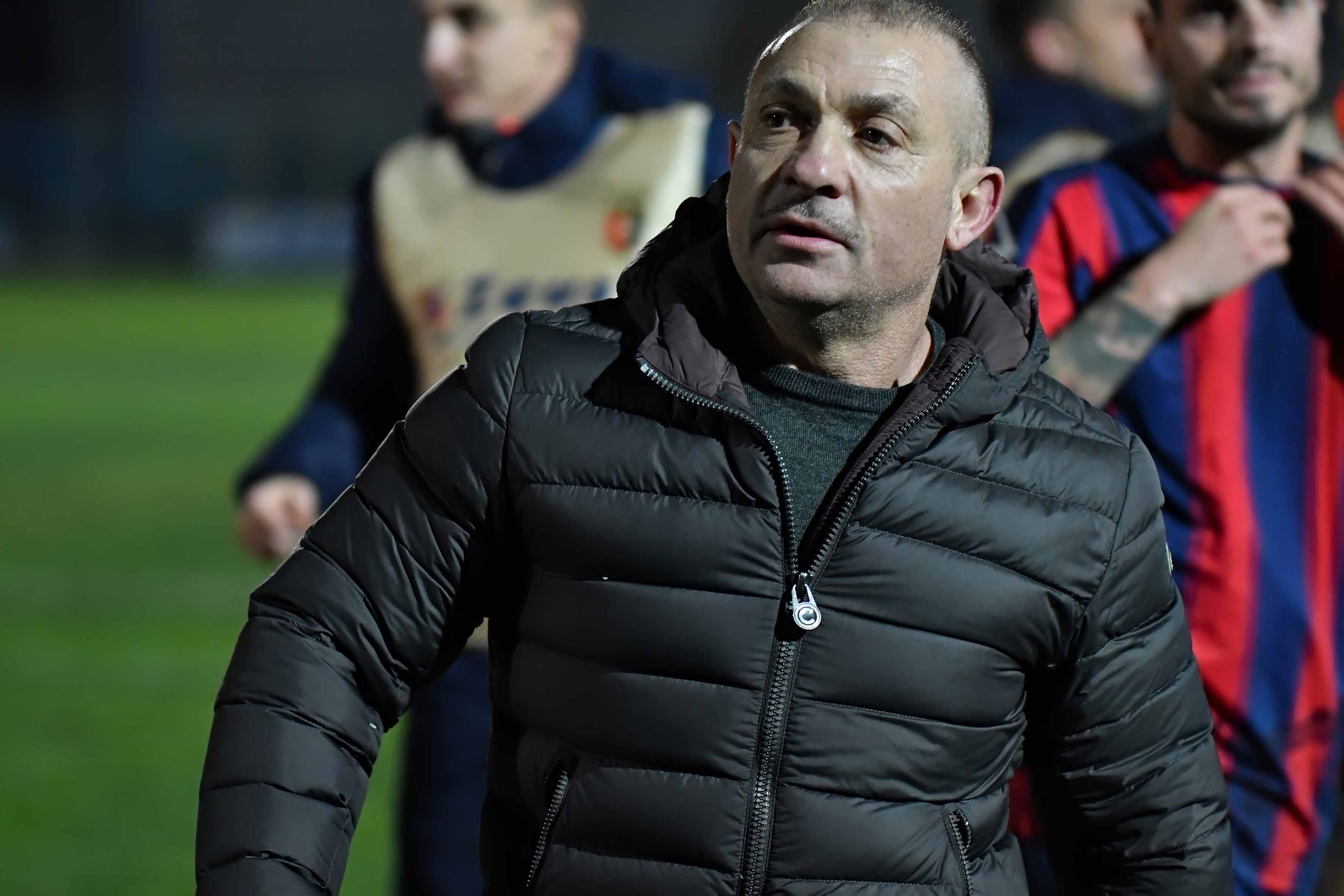 D’Agostino abbraccia Crispino: “Preso il più forte della C. Castaldo resta ma alle nostre condizioni. Solo in tre confermati e Carriero…”