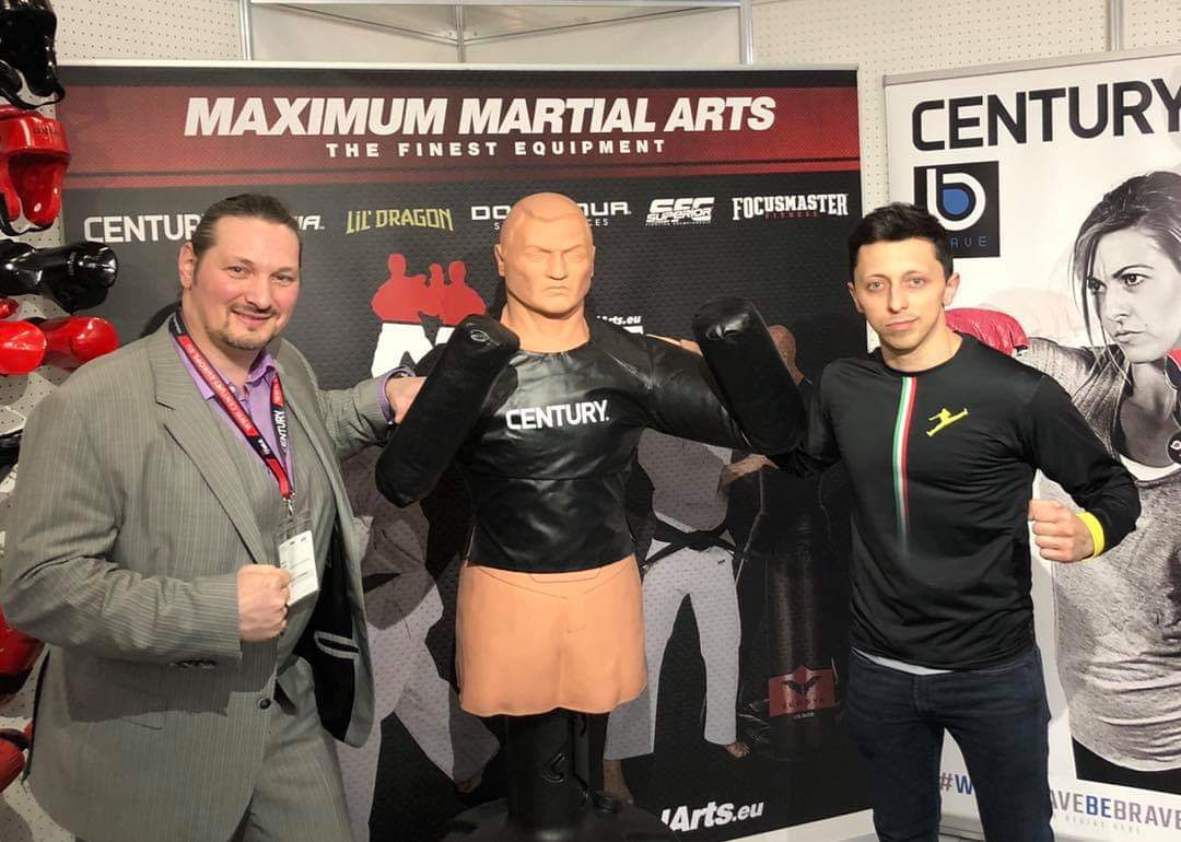 UN CAPUANO TRA I GRANDI DELLE ARTI MARZIALI – Pietro Di Rauso firma con la Century