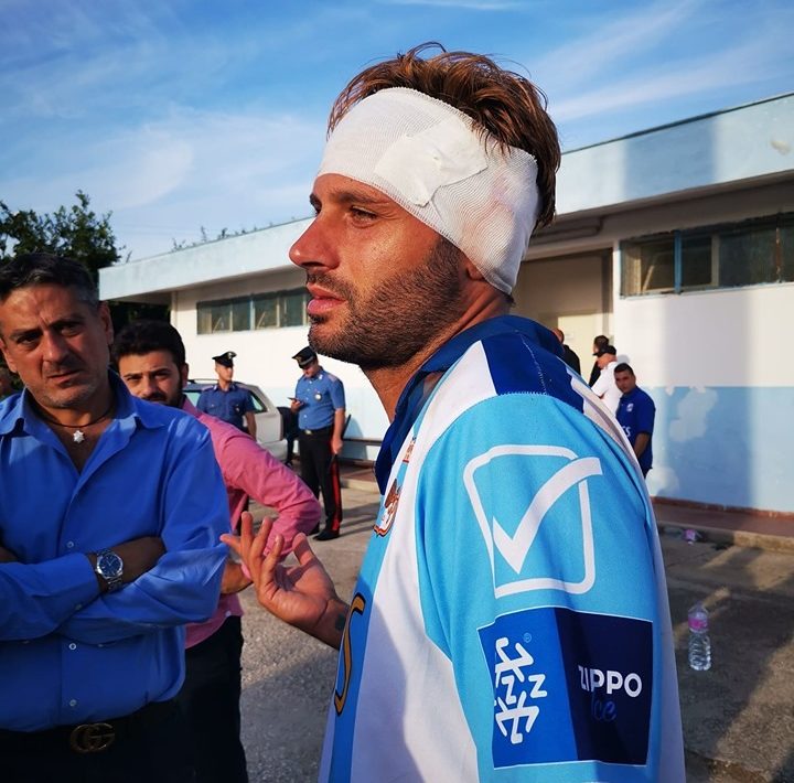 MILLE POLEMICHE ALLO “SCALZONE”. Albanova infuriata per l’arbitro, il Mondragone la neutralizza nel finale