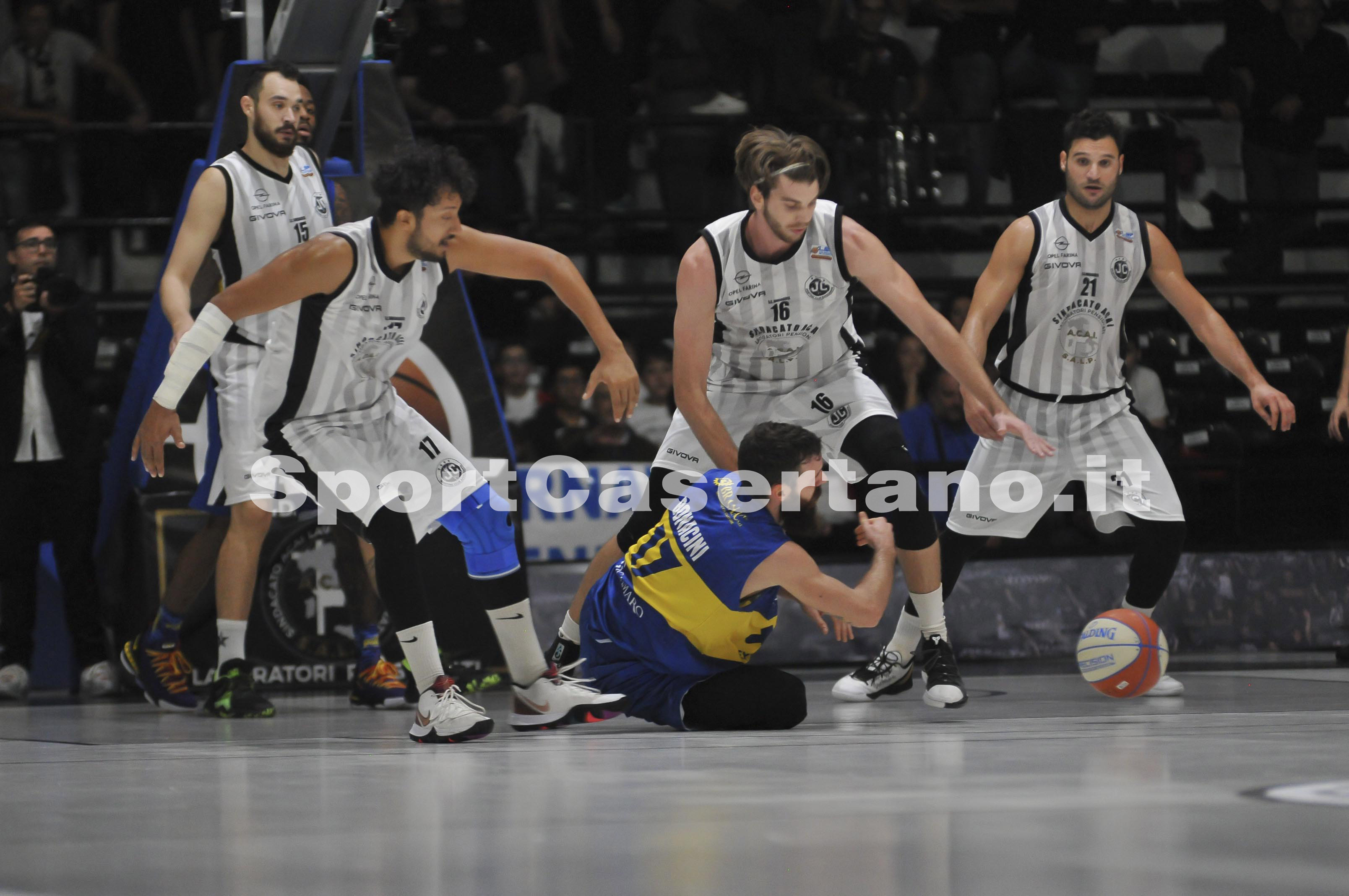 Caserta cade ancora in casa, la fotogallery del beffardo ko con Montegranaro