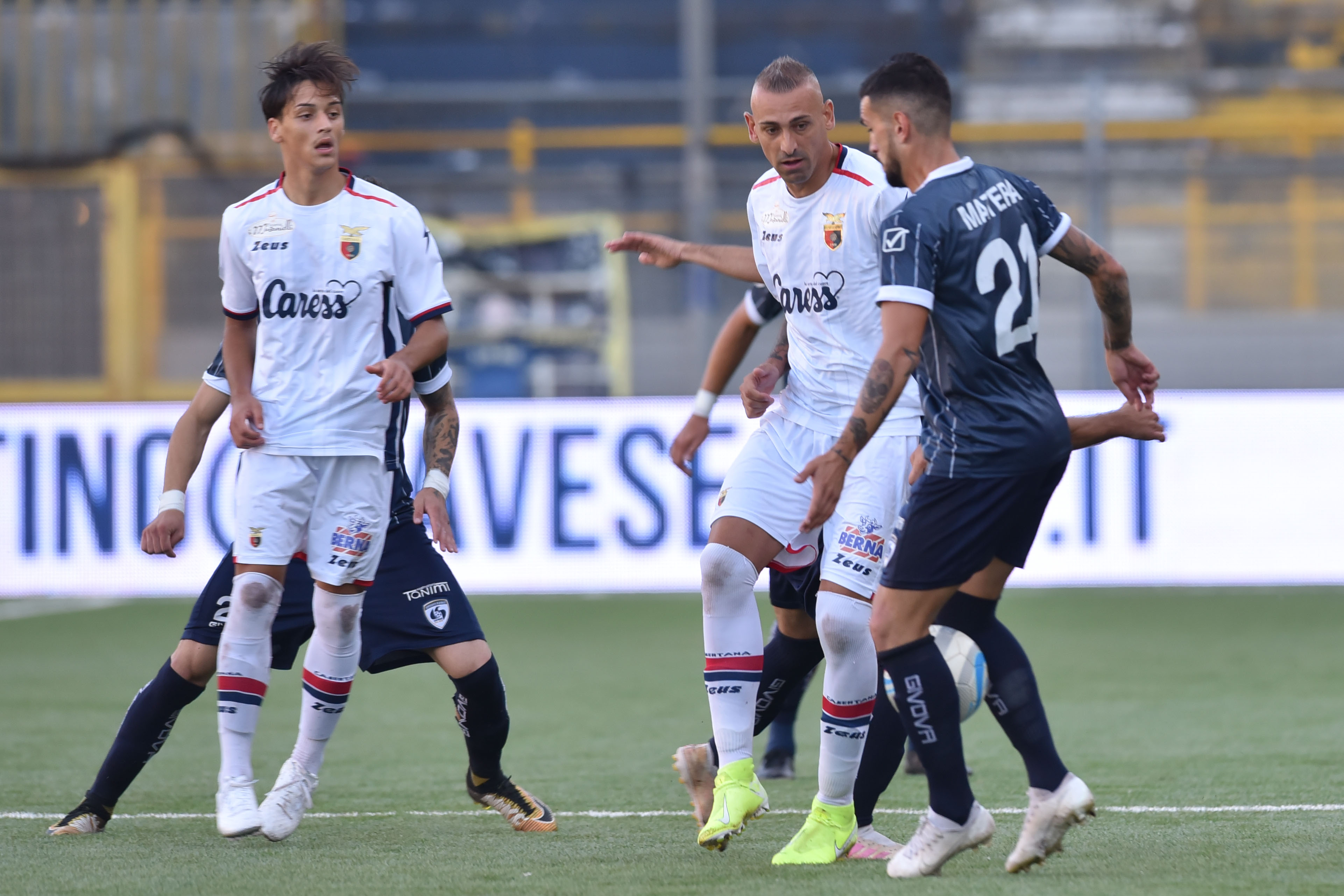 Cavese e Casertana pari nel derby del ‘Menti’, la nostra fotogallery