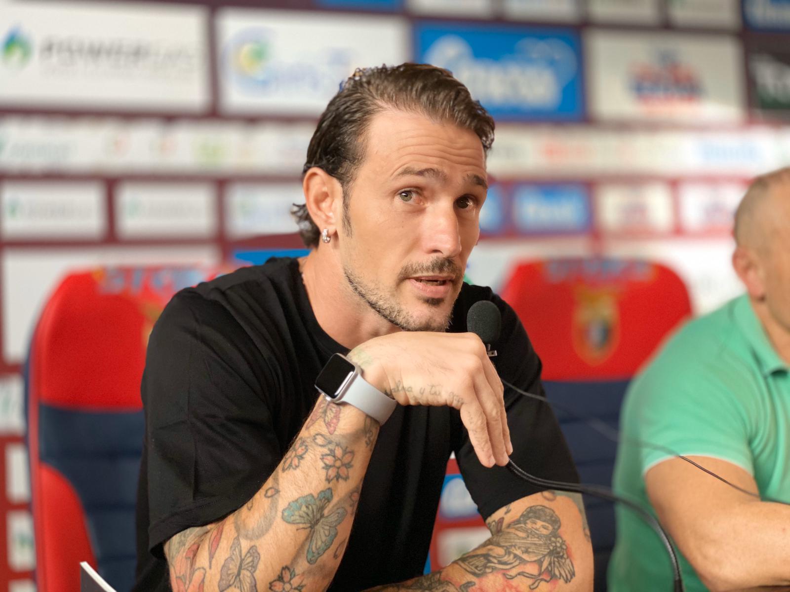 Floro Flores in conferenza (Foto Giuseppe Scialla)