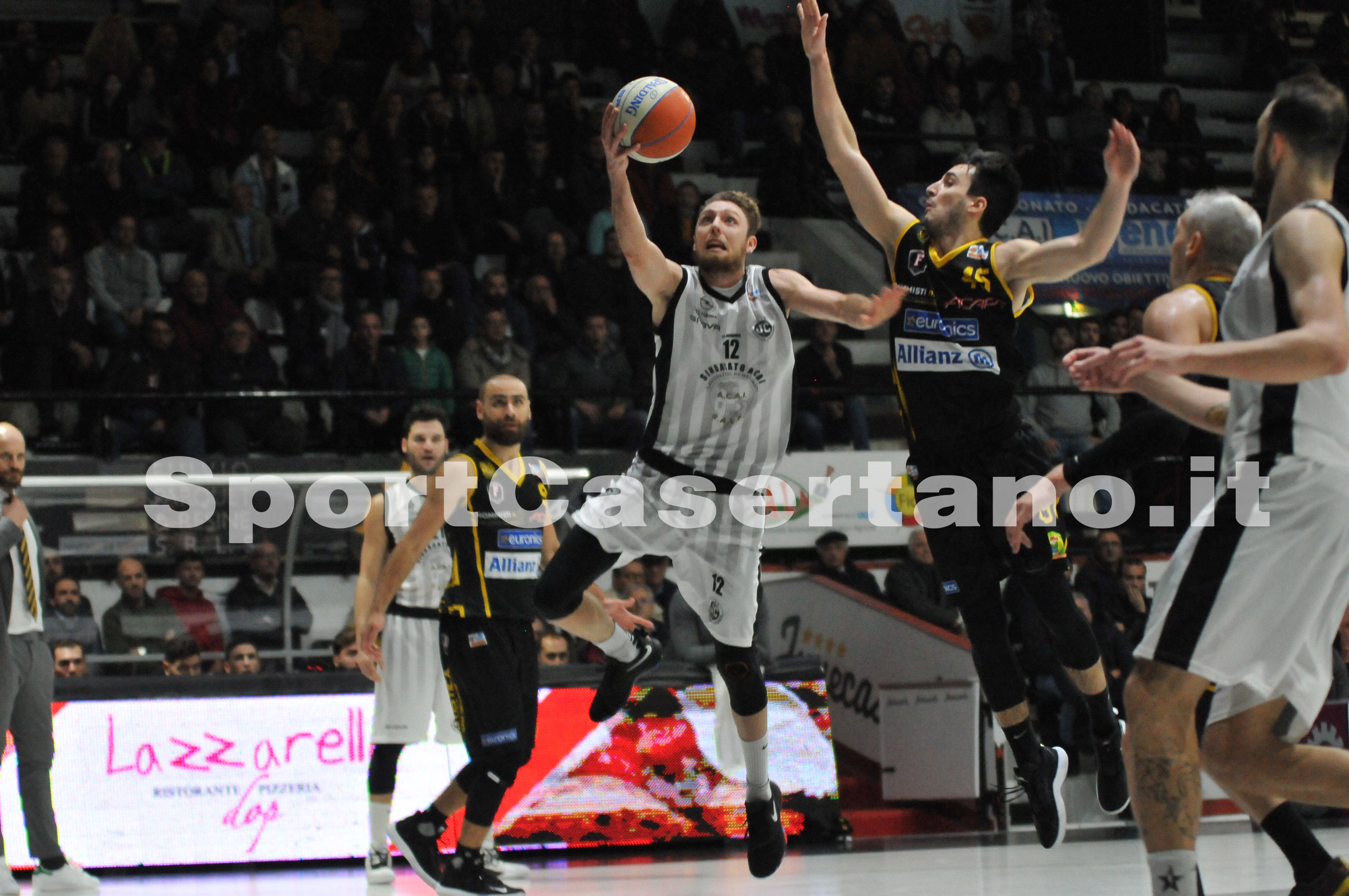 La Juvecaserta ritrova il sorriso al Palamaggiò: la fotogallery del successo su San Severo