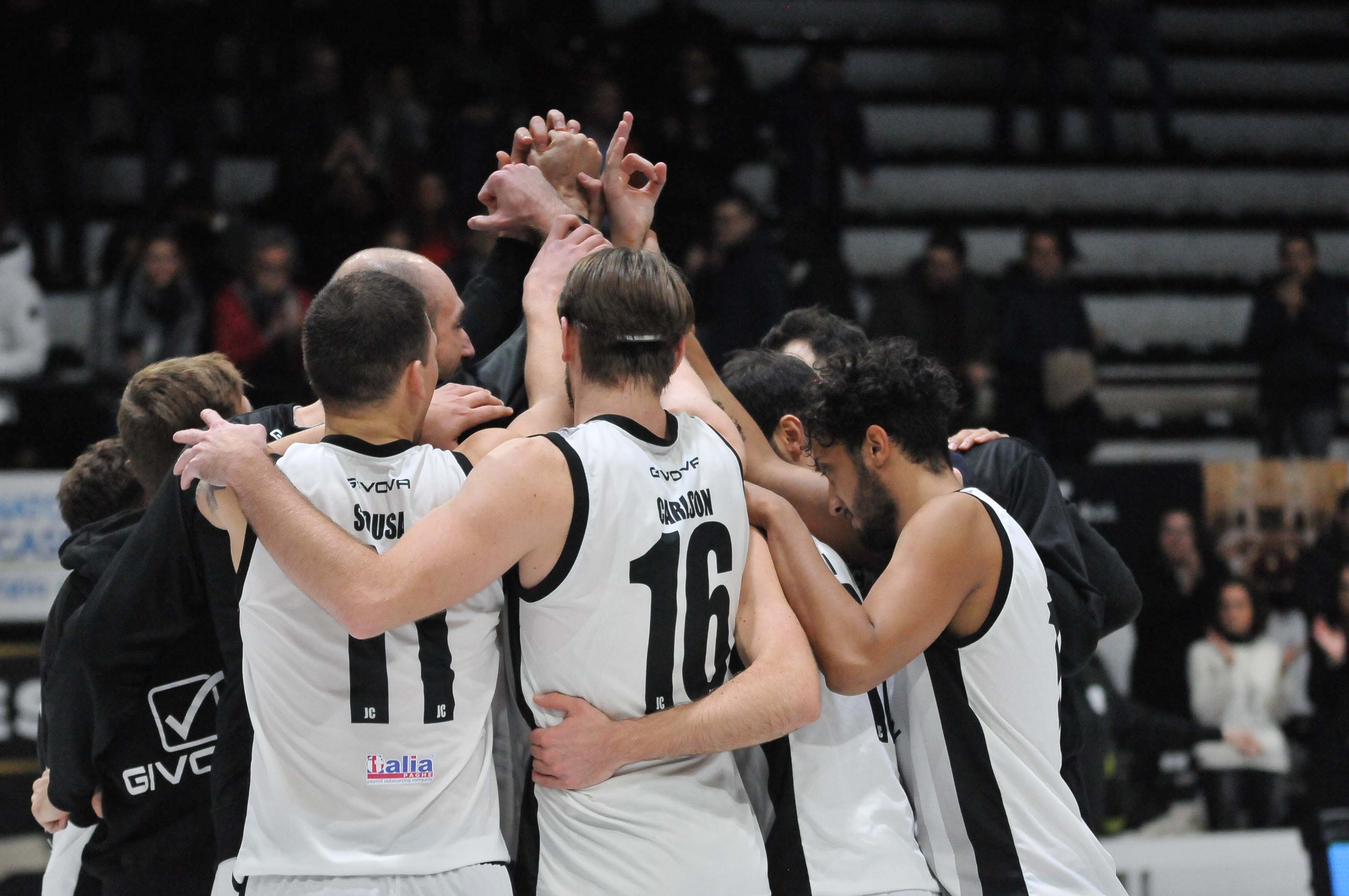 I bianconeri festeggiano un altro successo (Foto Alida Filauro)