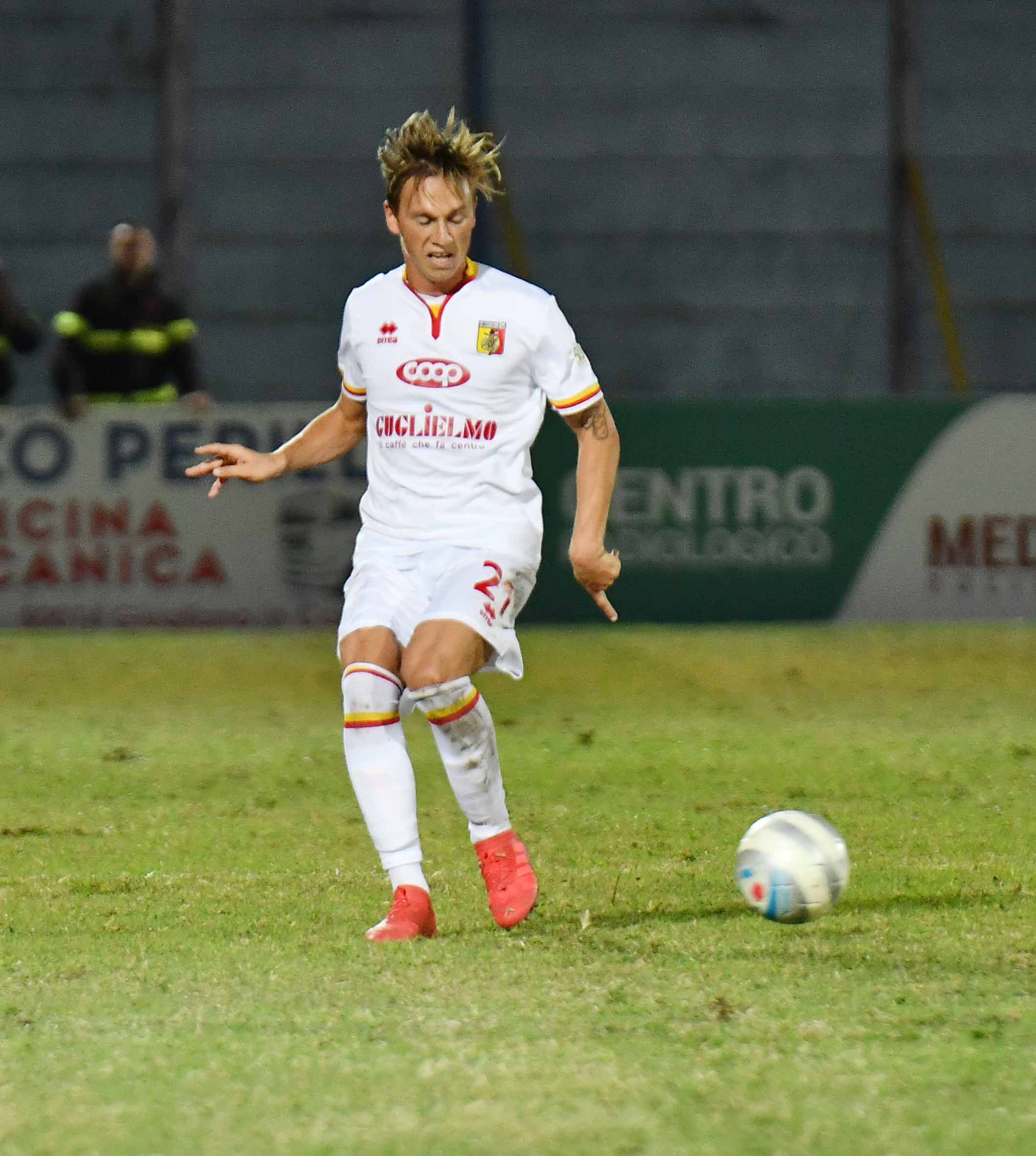 La Casertana dura dieci minuti a Catanzaro, addio alla Coppa Italia